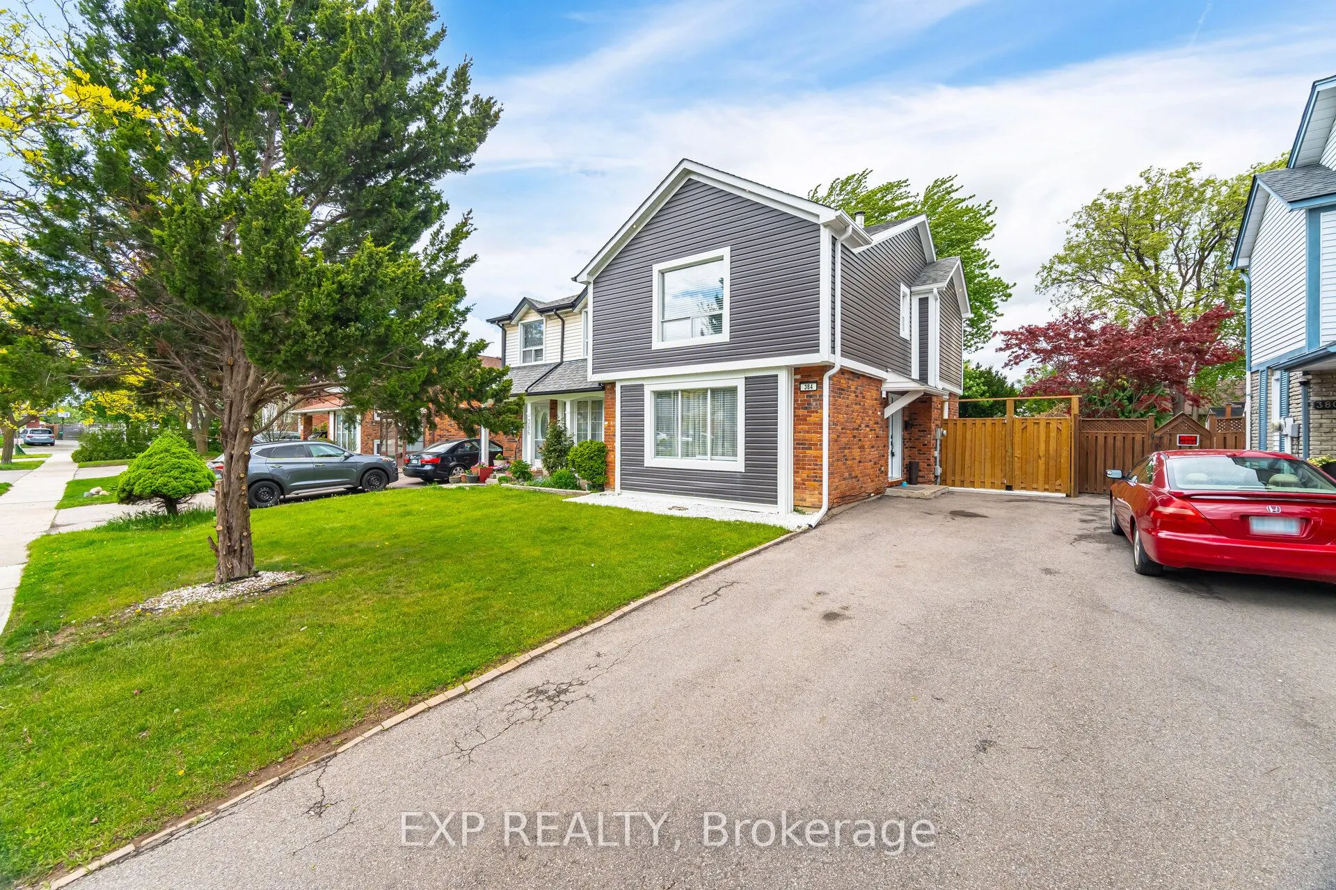 384 Daralea Heights