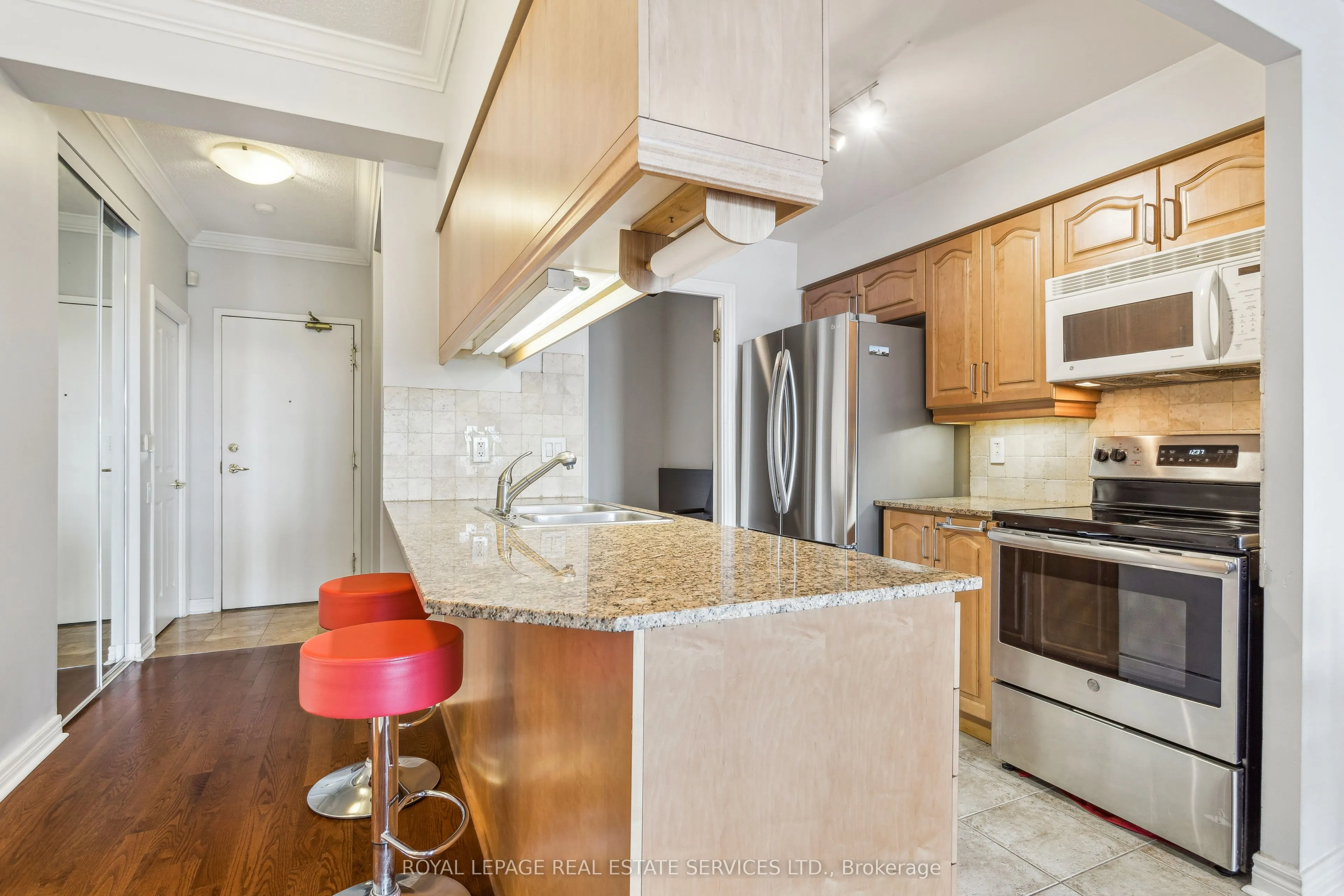 40 Old Mill Road, #PH2