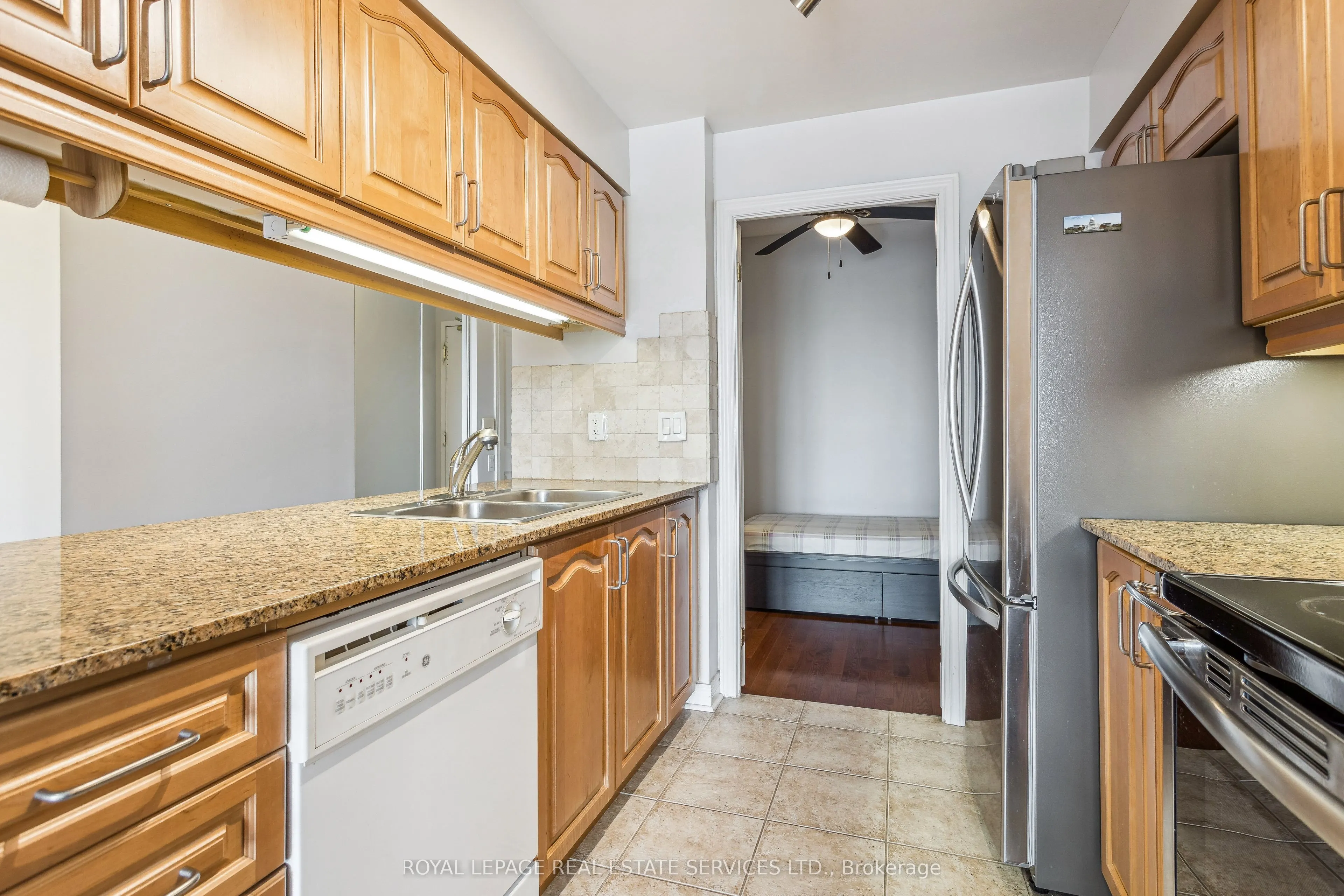 40 Old Mill Road, #PH2