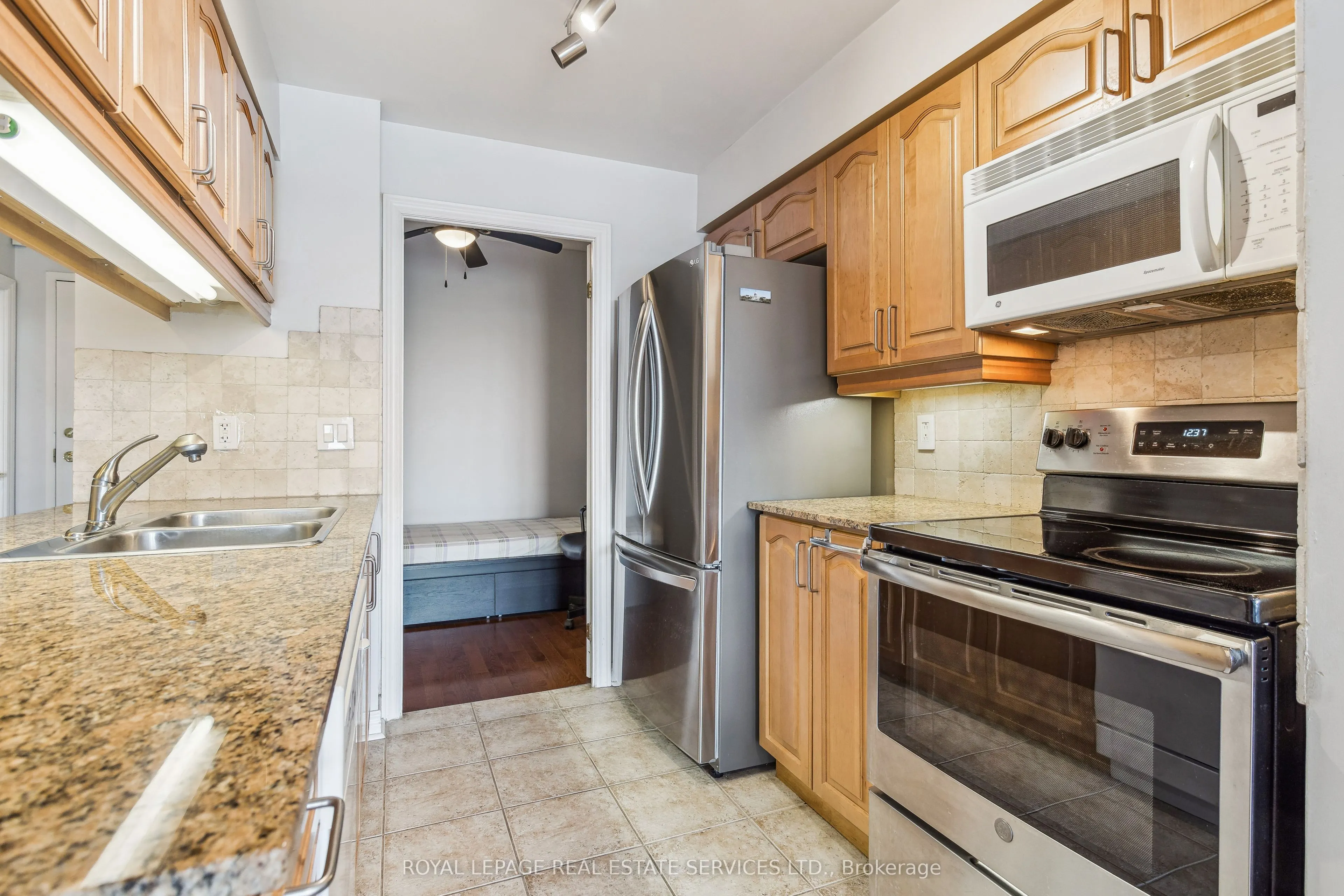40 Old Mill Road, #PH2