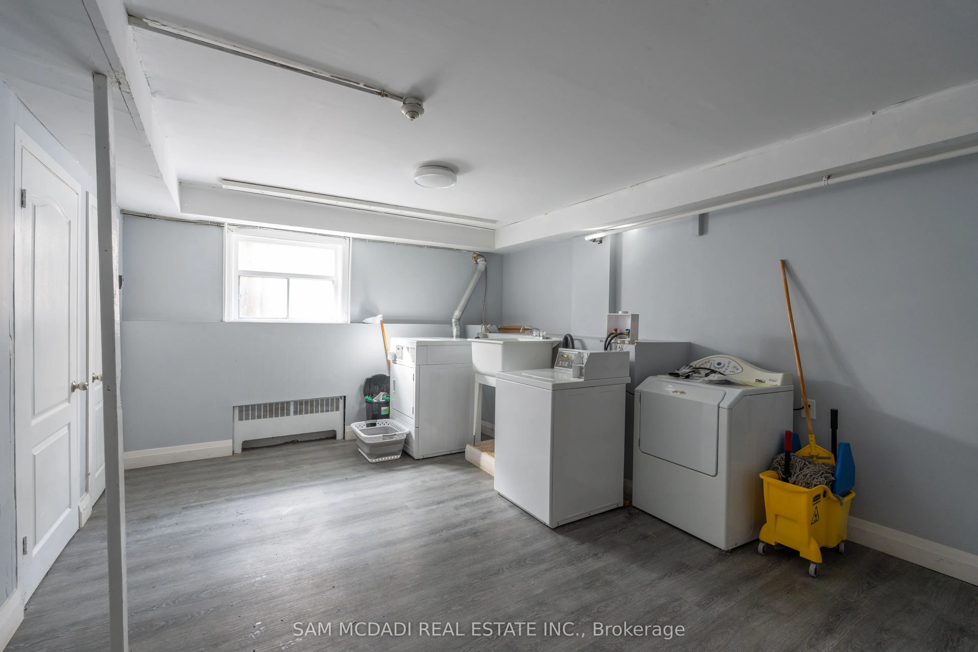 1651 Lakeshore Road W