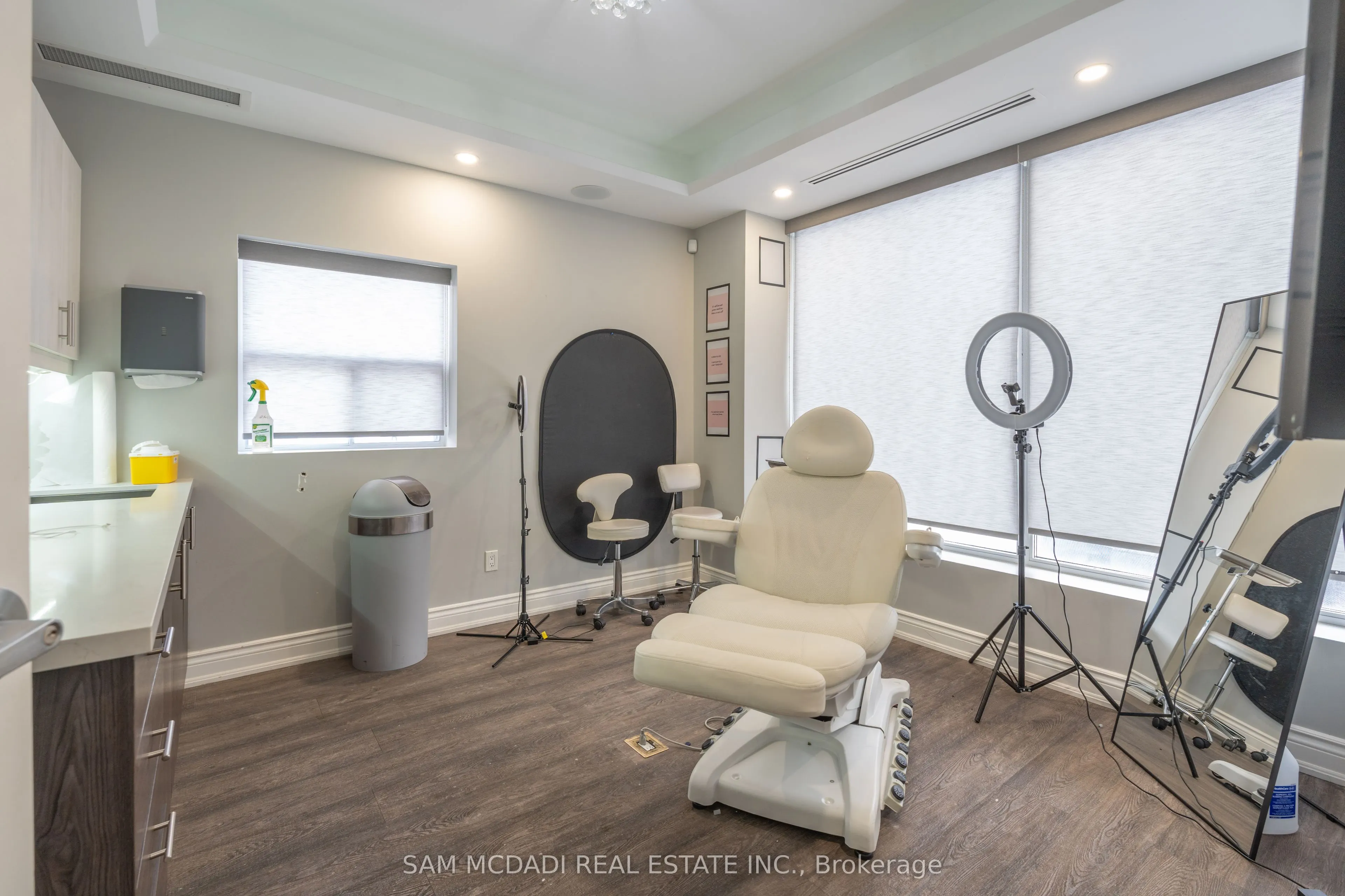 1651 Lakeshore Road W
