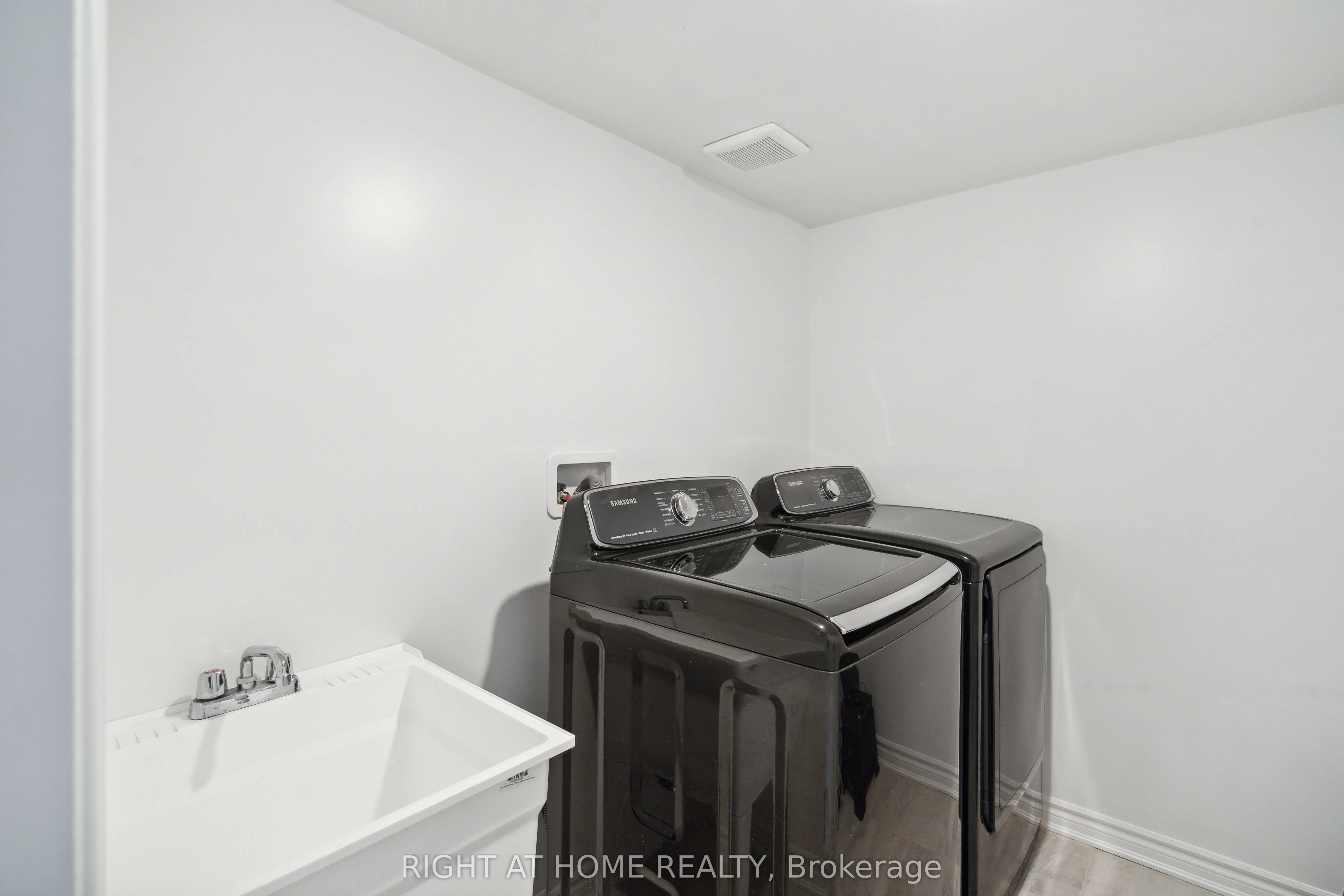 2495 Littlefield Crescent