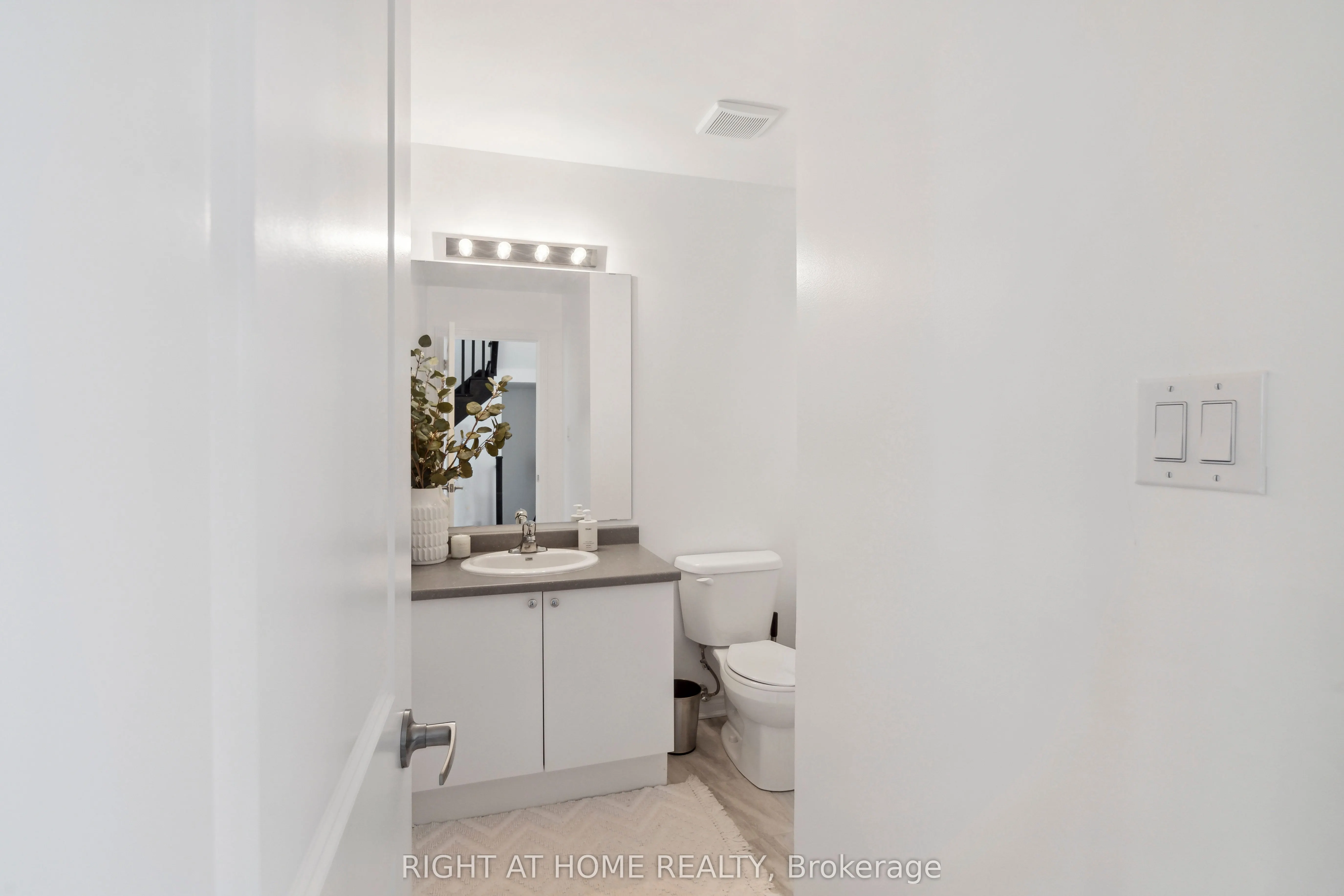 2495 Littlefield Crescent