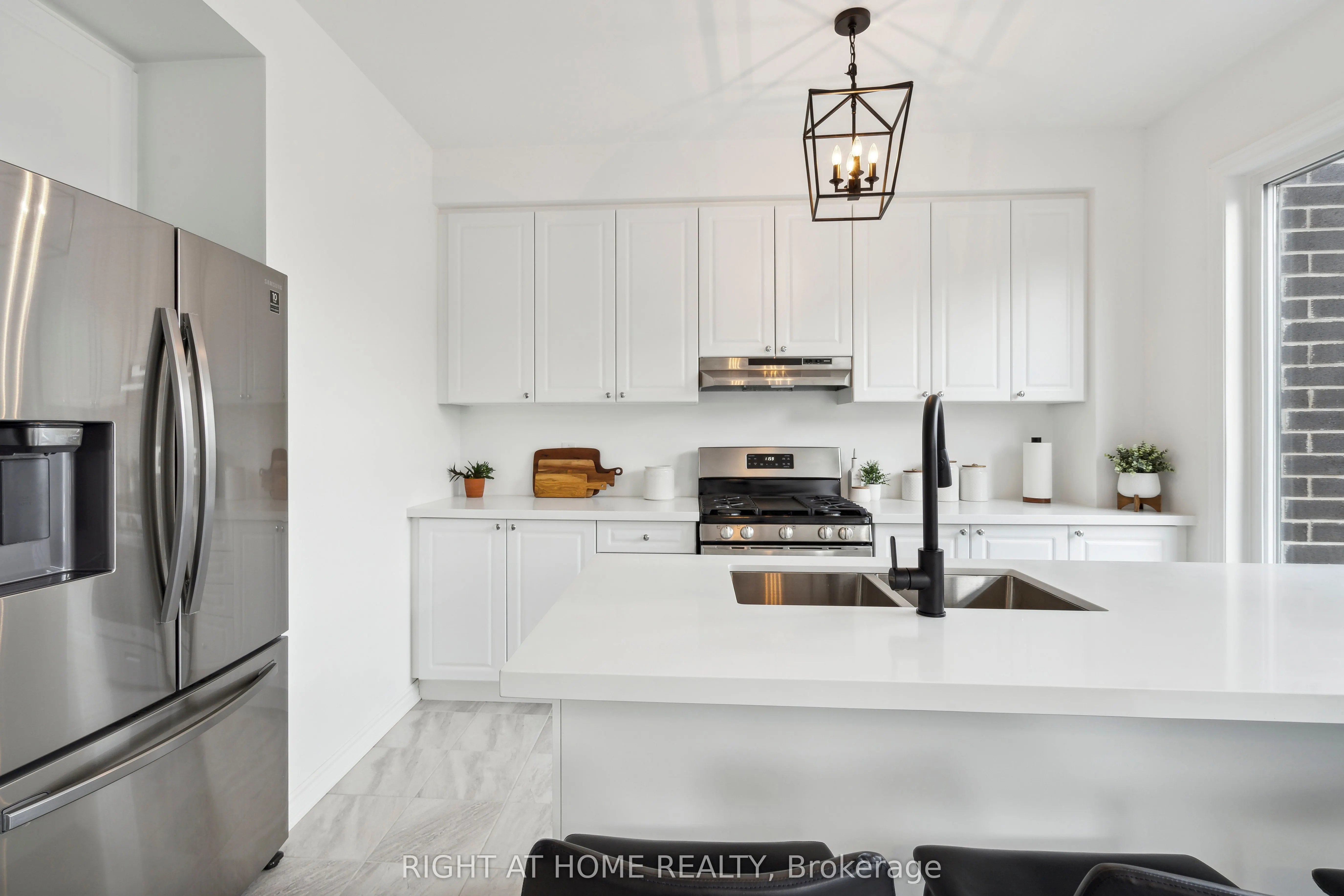 2495 Littlefield Crescent