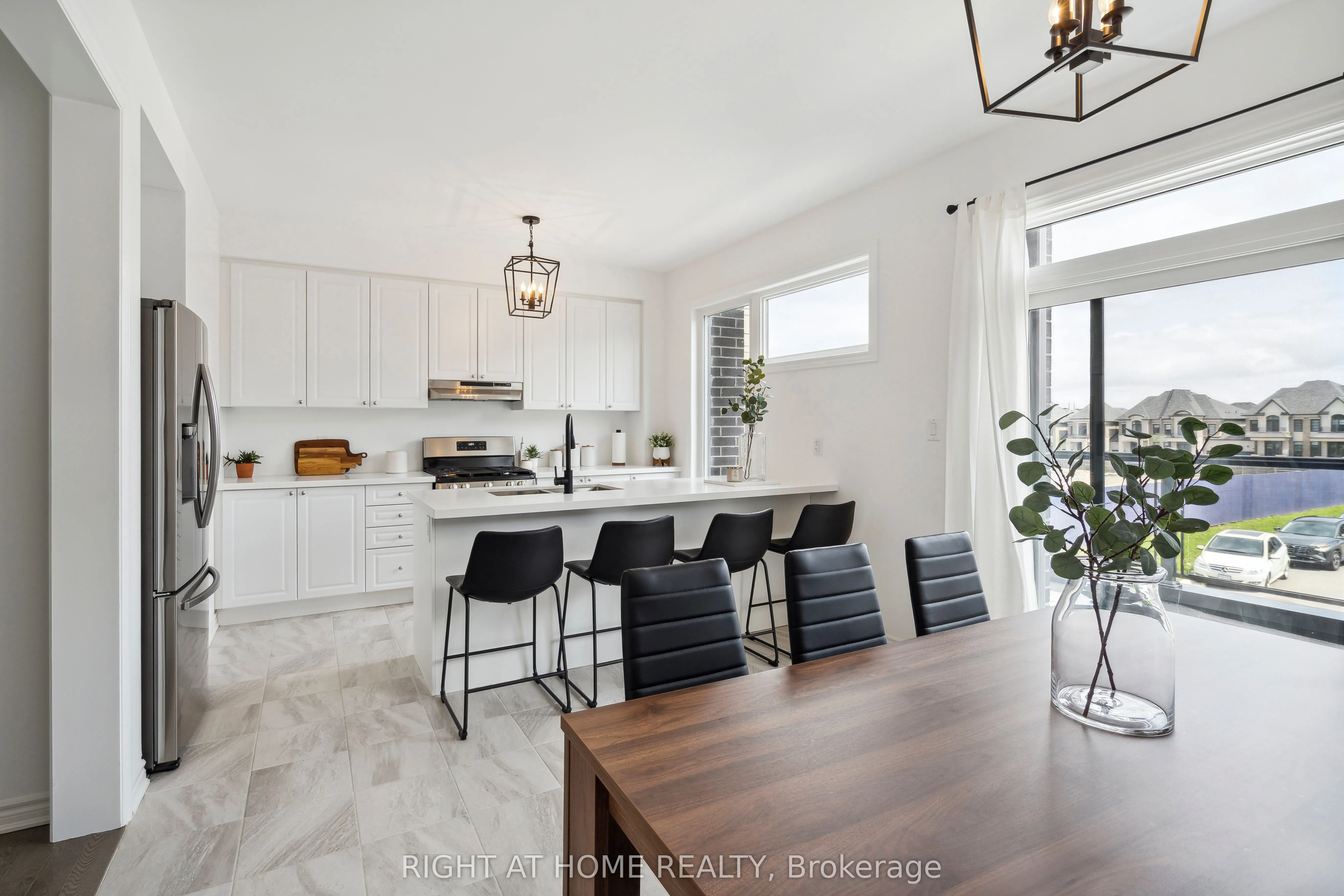 2495 Littlefield Crescent