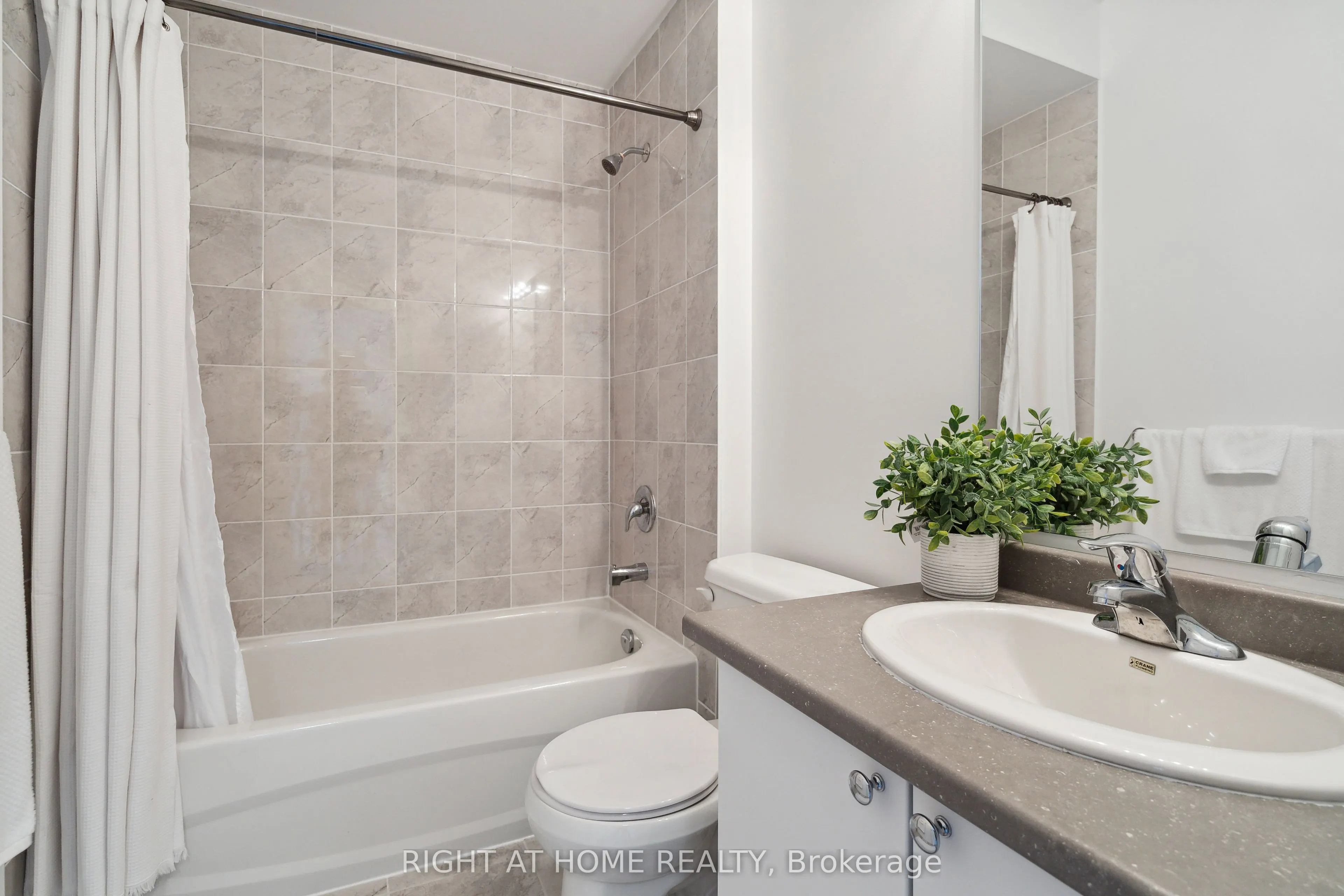 2495 Littlefield Crescent