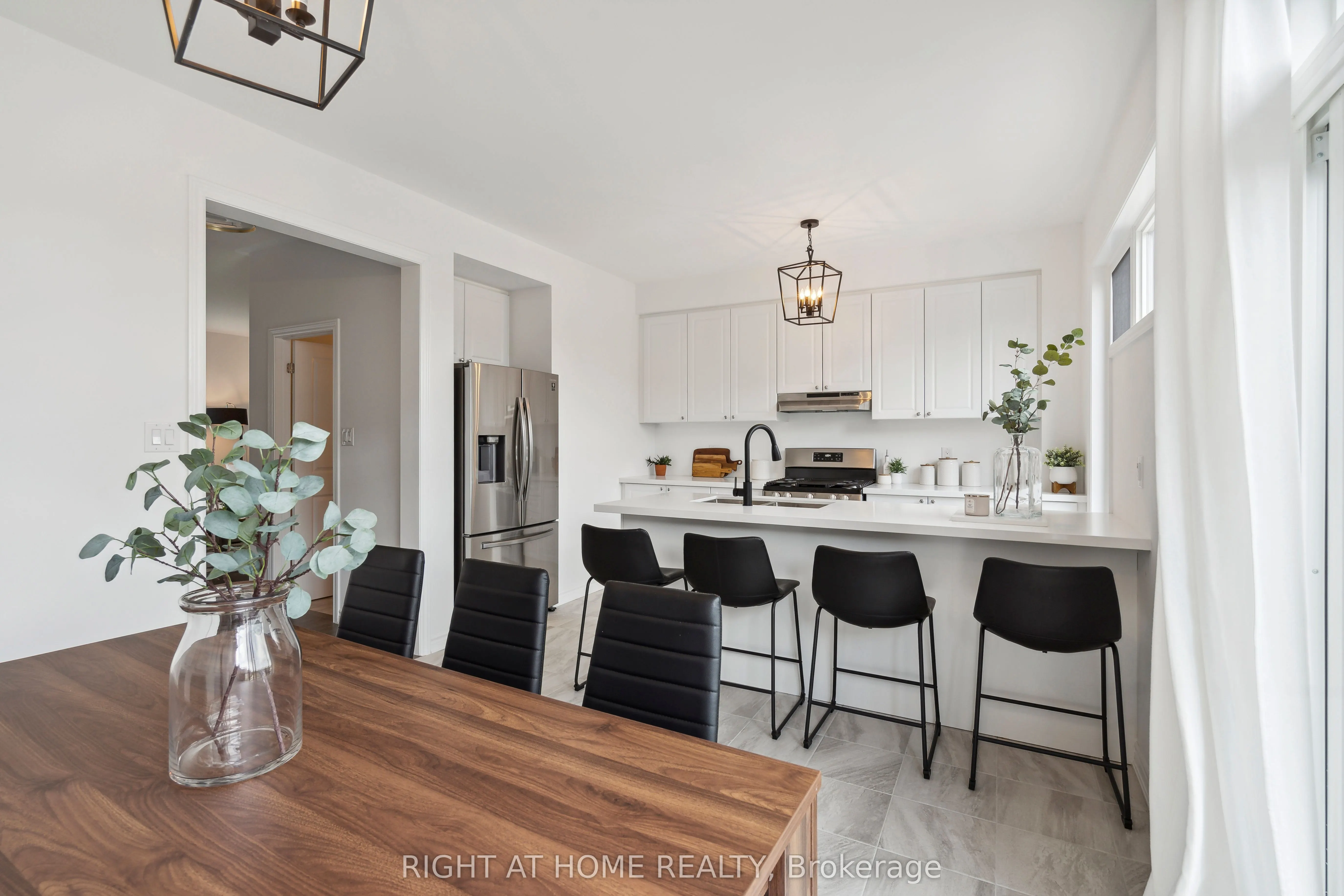 2495 Littlefield Crescent