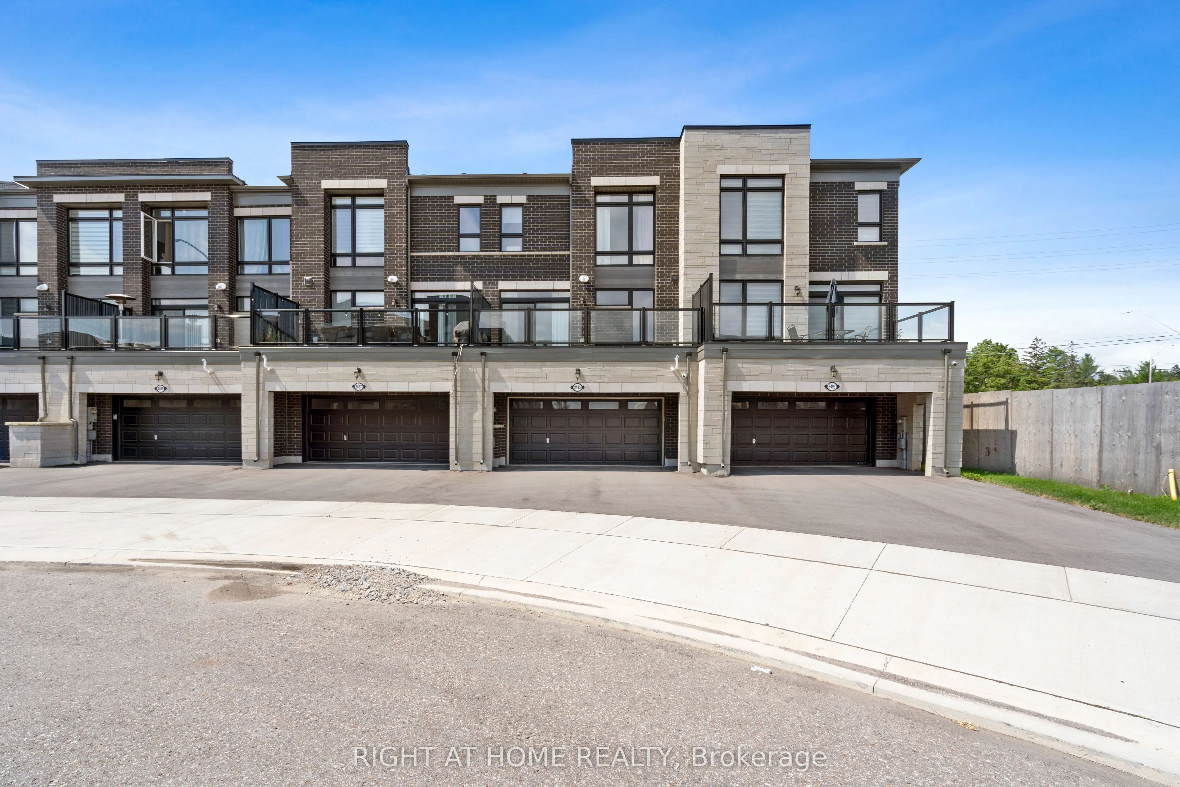 2495 Littlefield Crescent