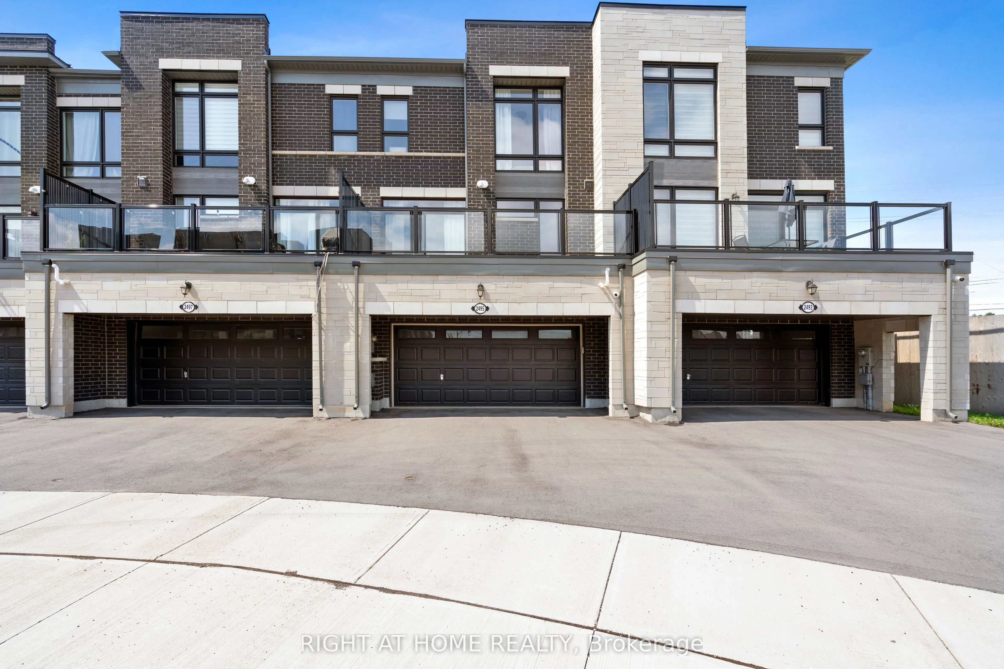 2495 Littlefield Crescent