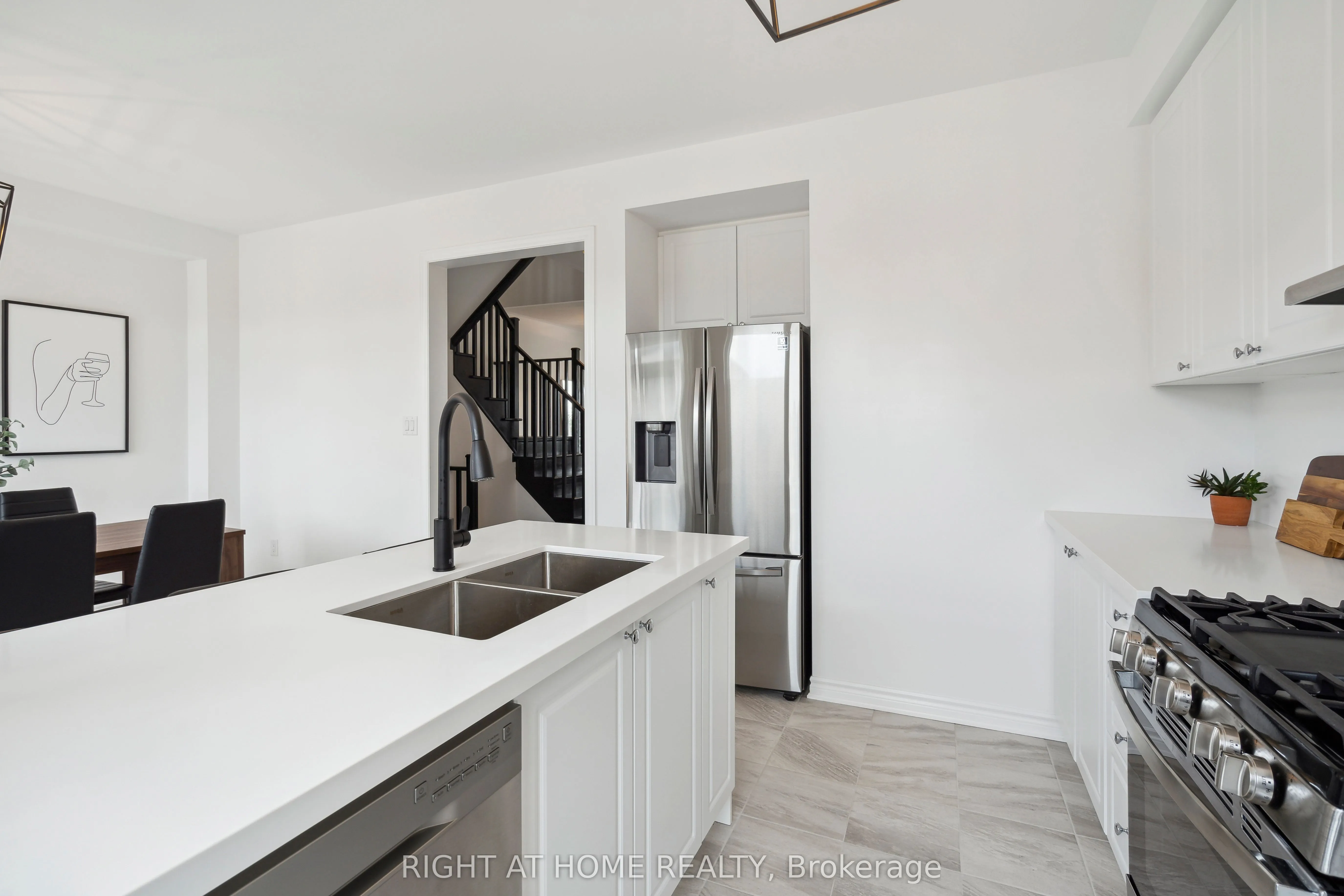 2495 Littlefield Crescent