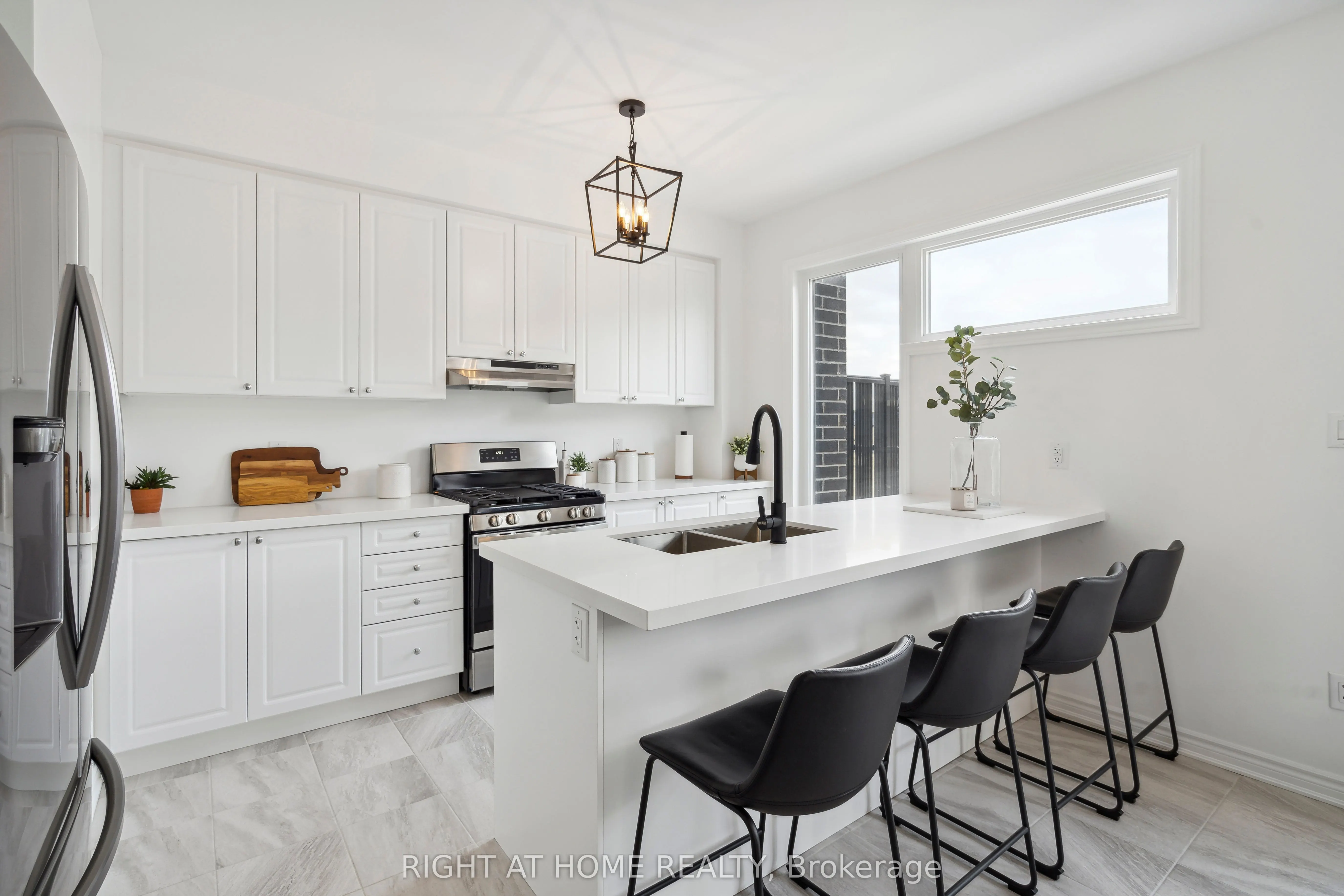 2495 Littlefield Crescent
