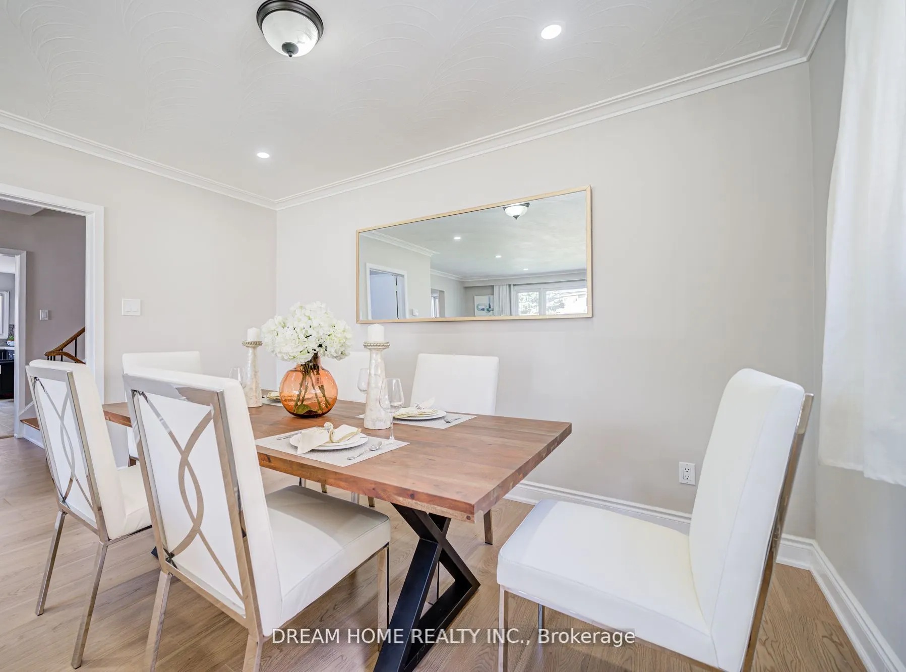 1323 Shamir Crescent