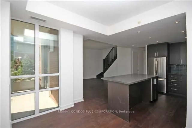 2212 Lake Shore Boulevard W #TH01