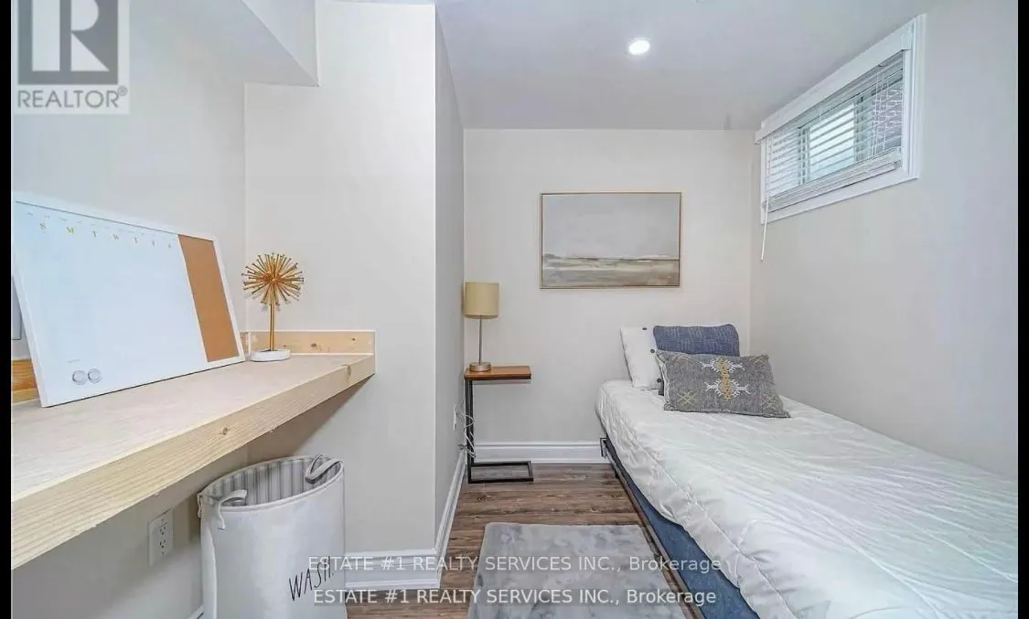 84 Simmons Boulevard