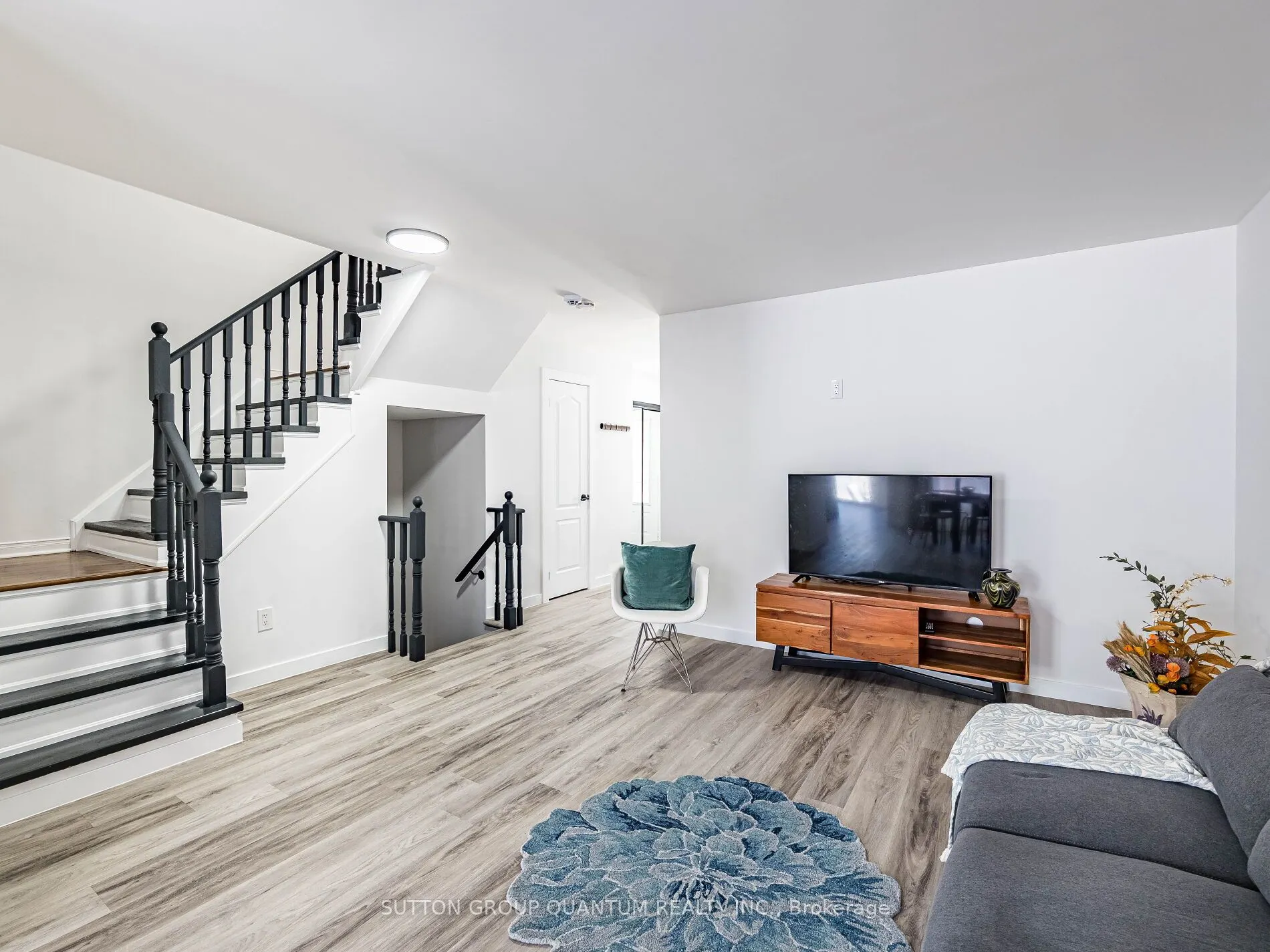 53 Woodcote Crescent