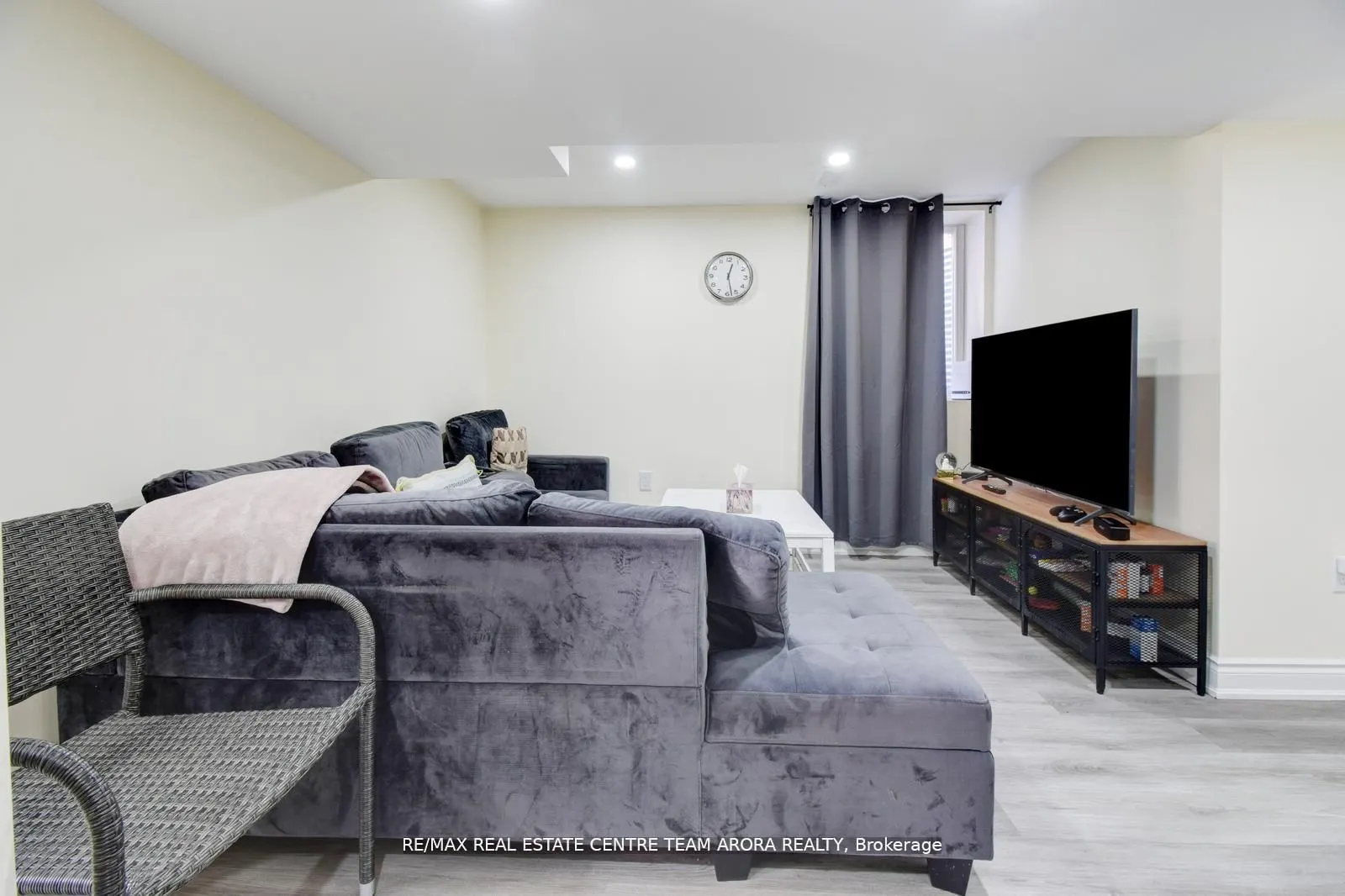 38 Rosewell Crescent