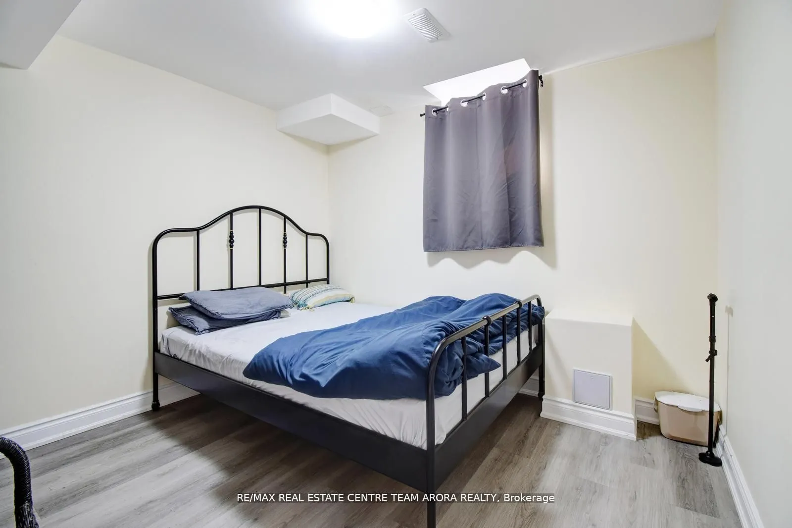 38 Rosewell Crescent