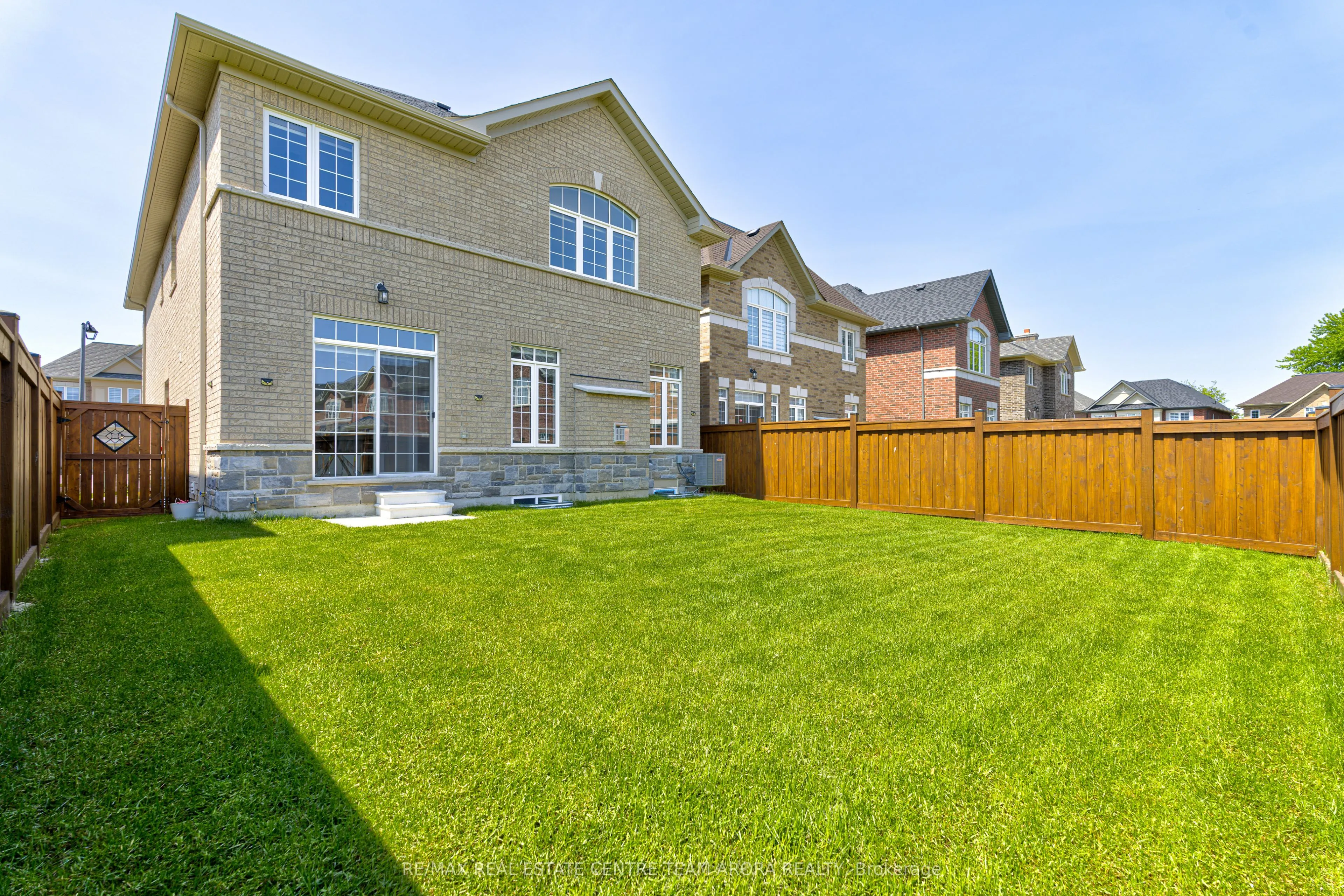38 Rosewell Crescent