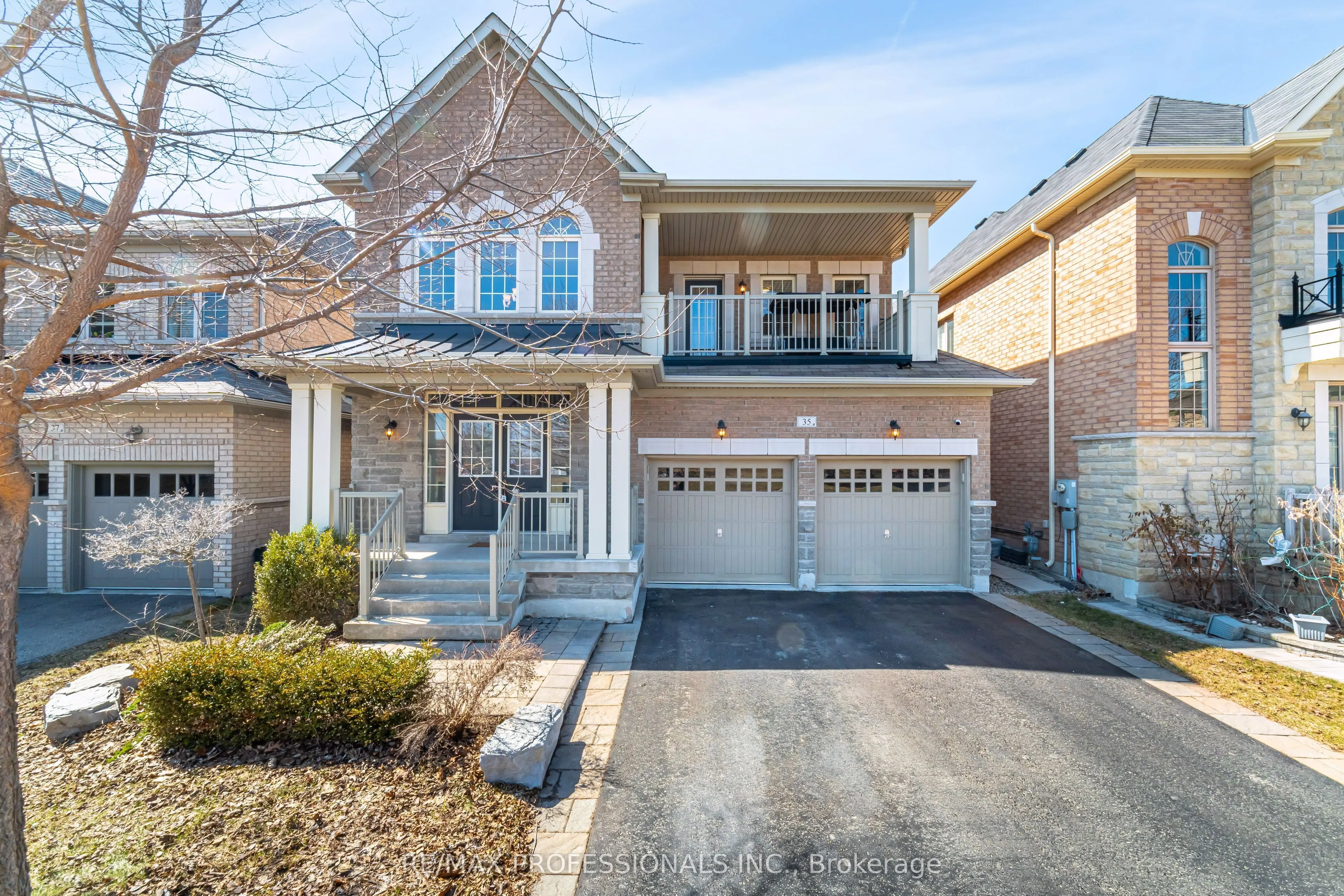 35 Lampman Crescent