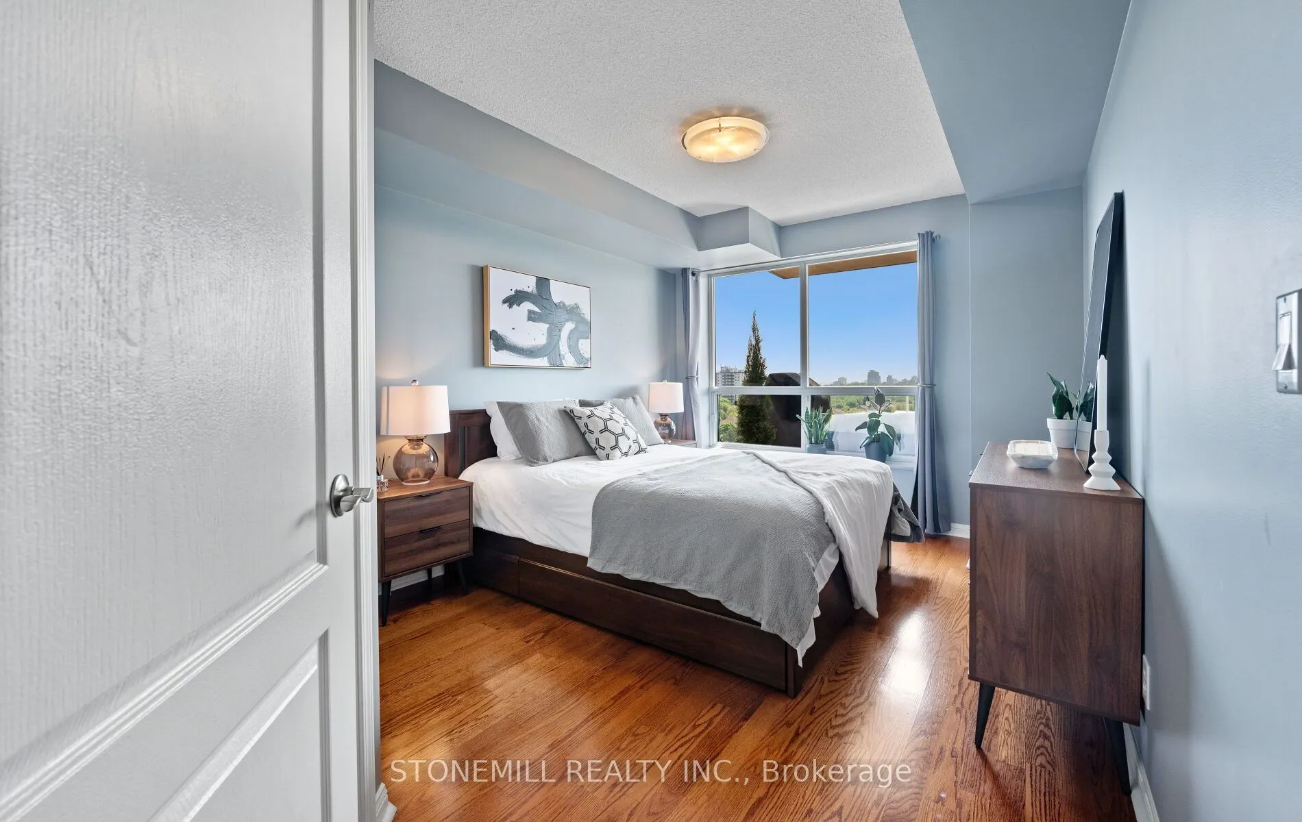 1150 Parkwest Place, #1004