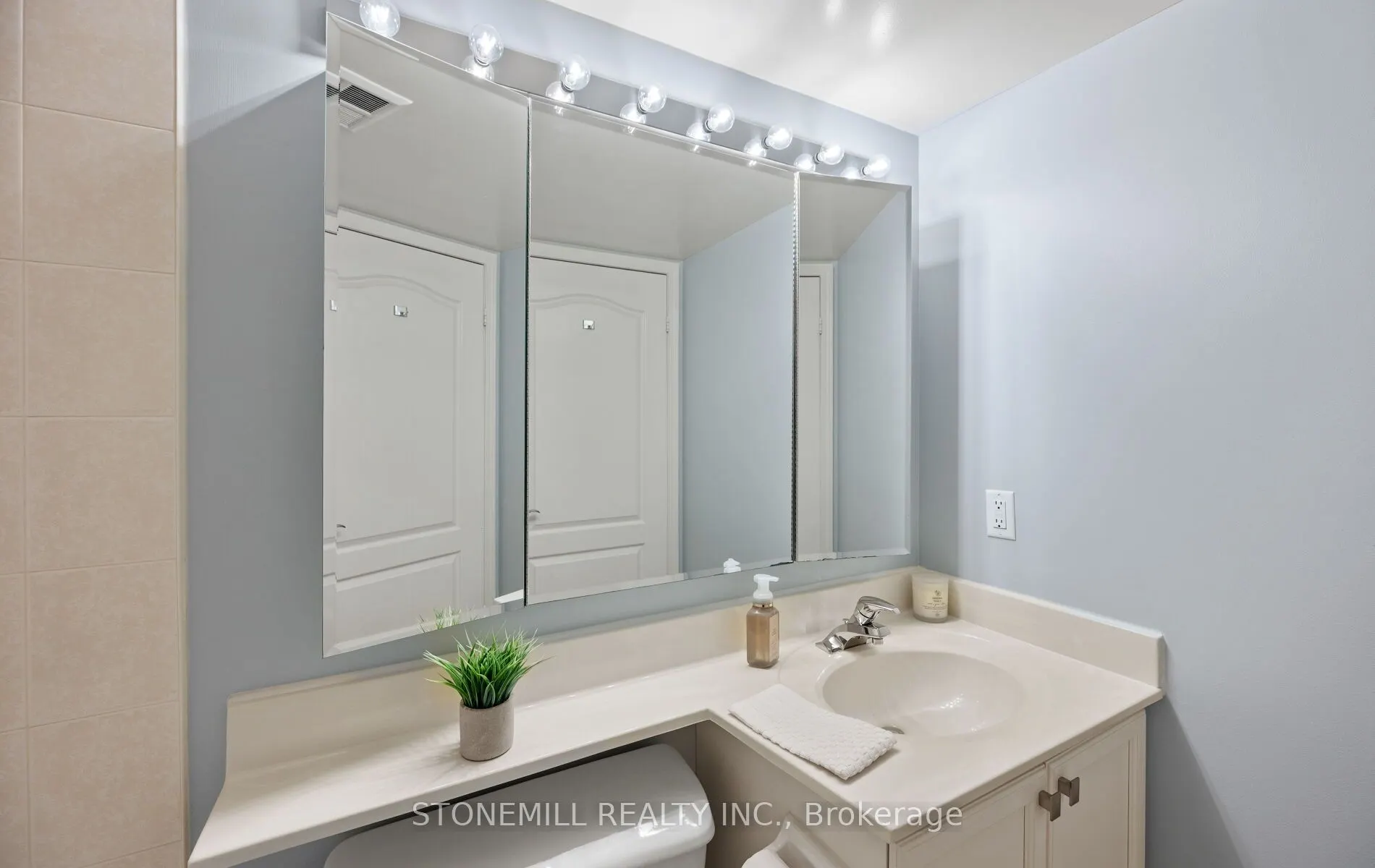 1150 Parkwest Place, #1004