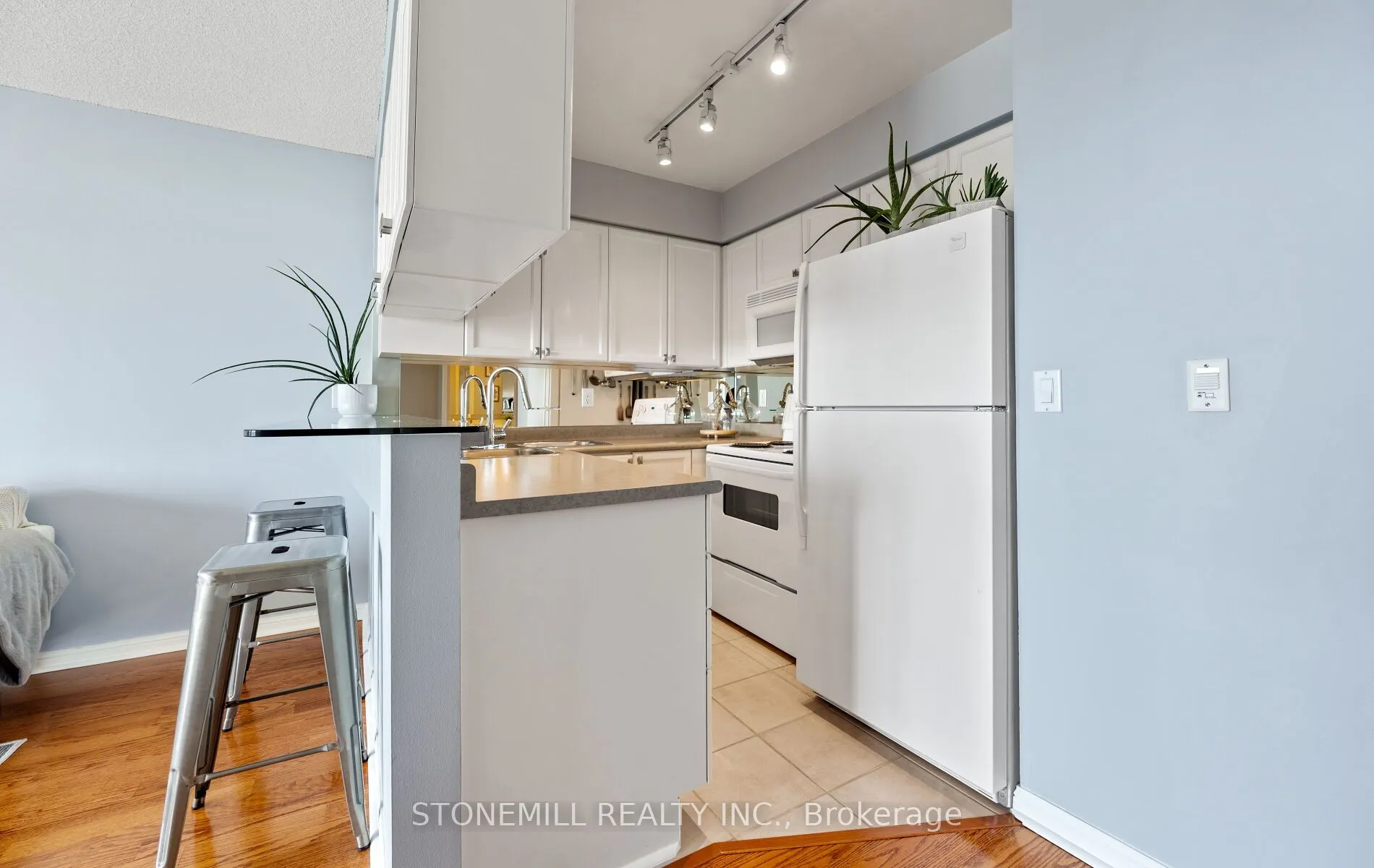 1150 Parkwest Place, #1004