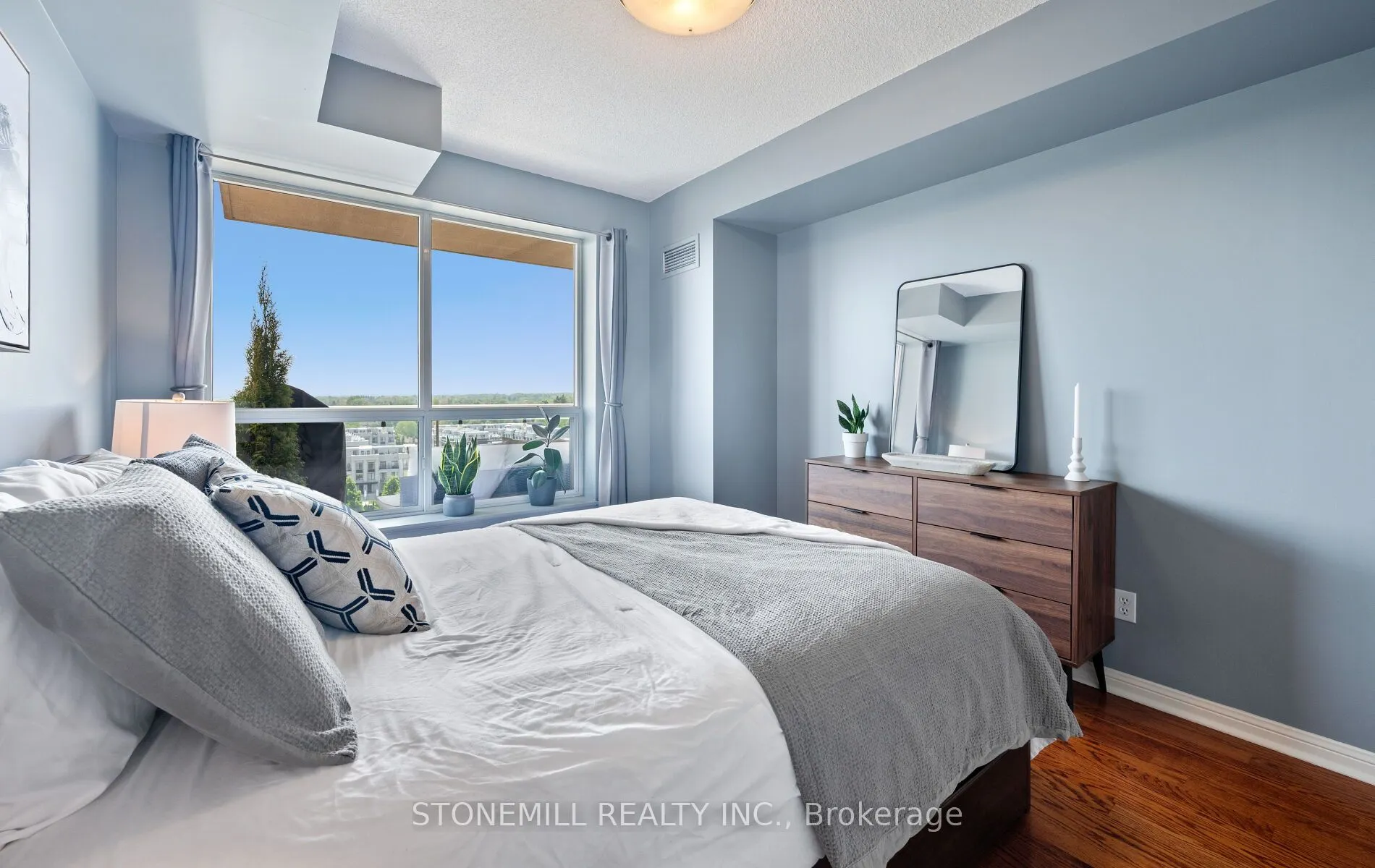 1150 Parkwest Place, #1004
