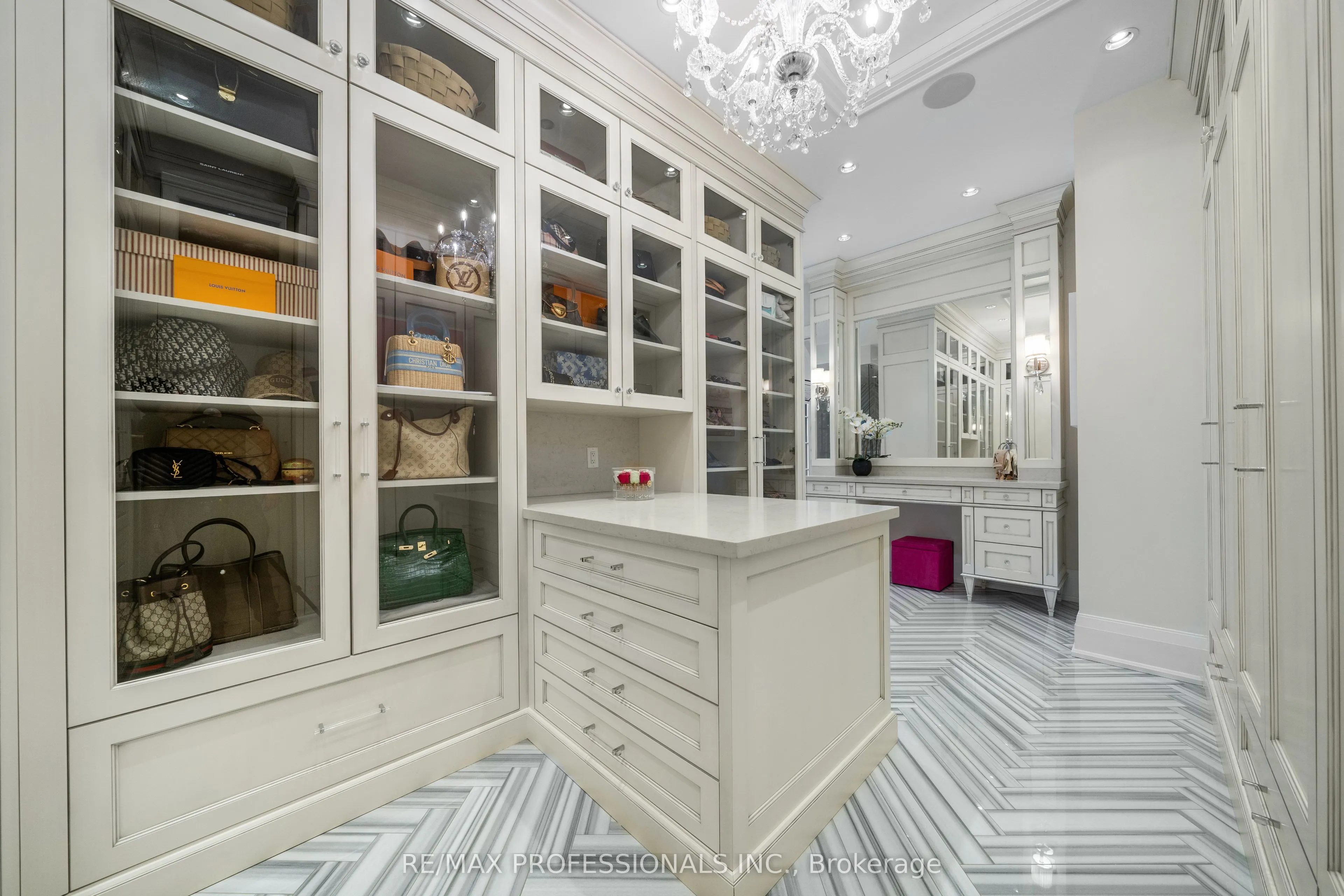 1285 Minaki Road