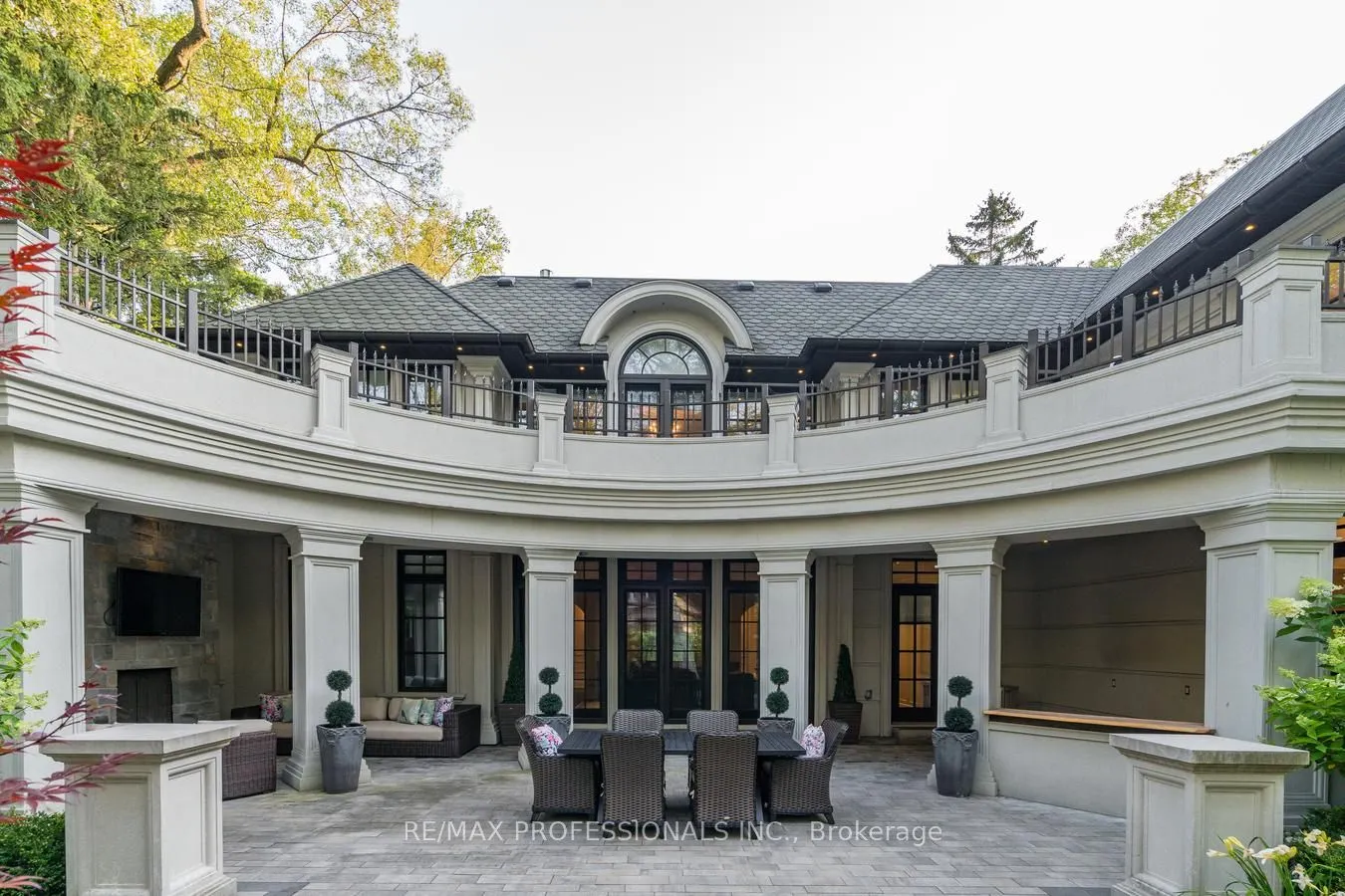 1285 Minaki Road