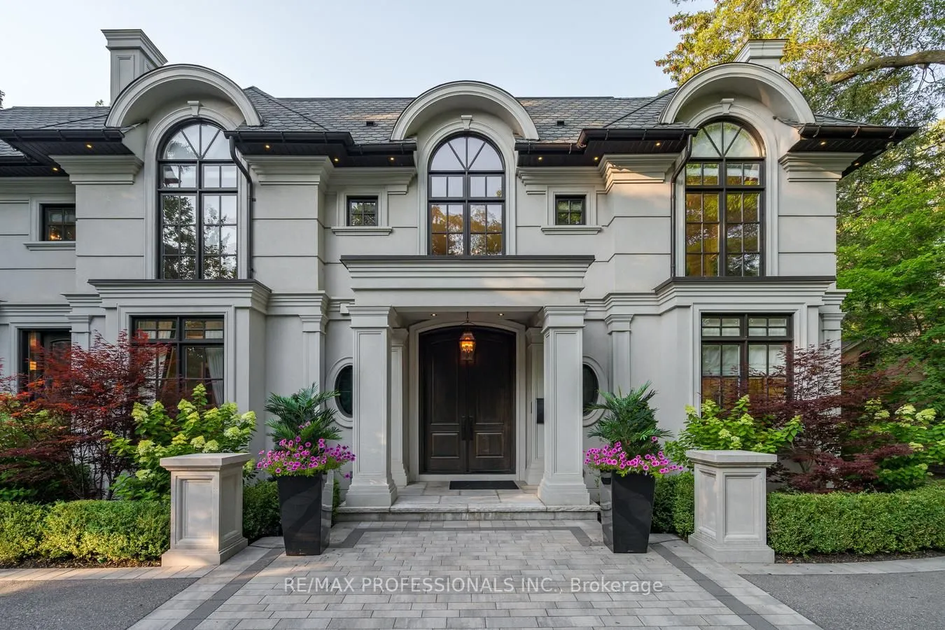 1285 Minaki Road