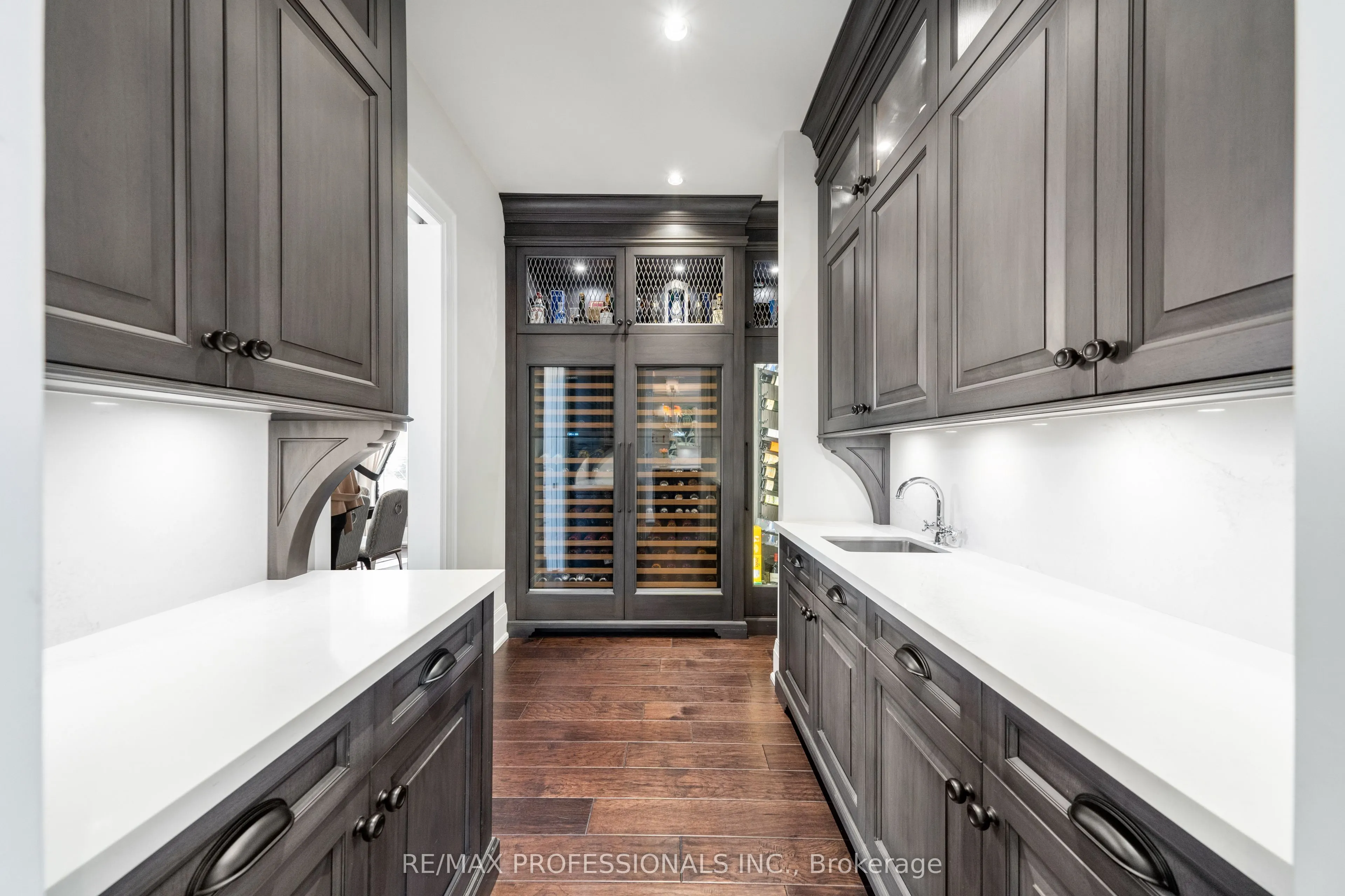 1285 Minaki Road