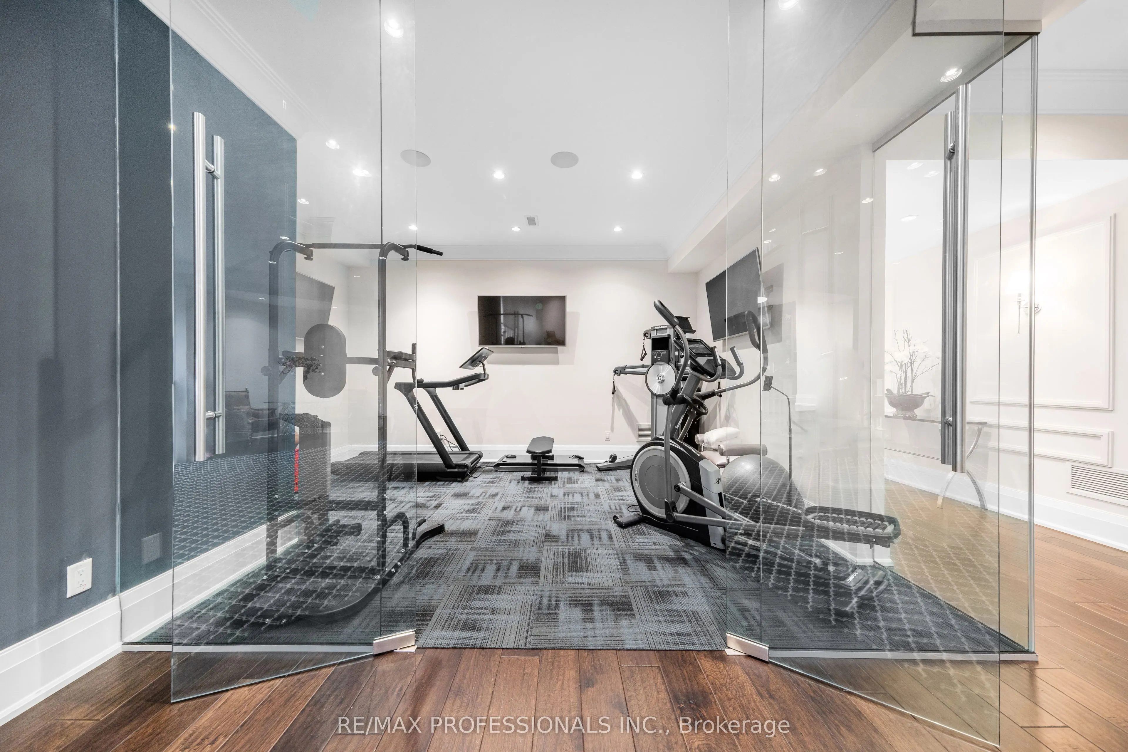 1285 Minaki Road