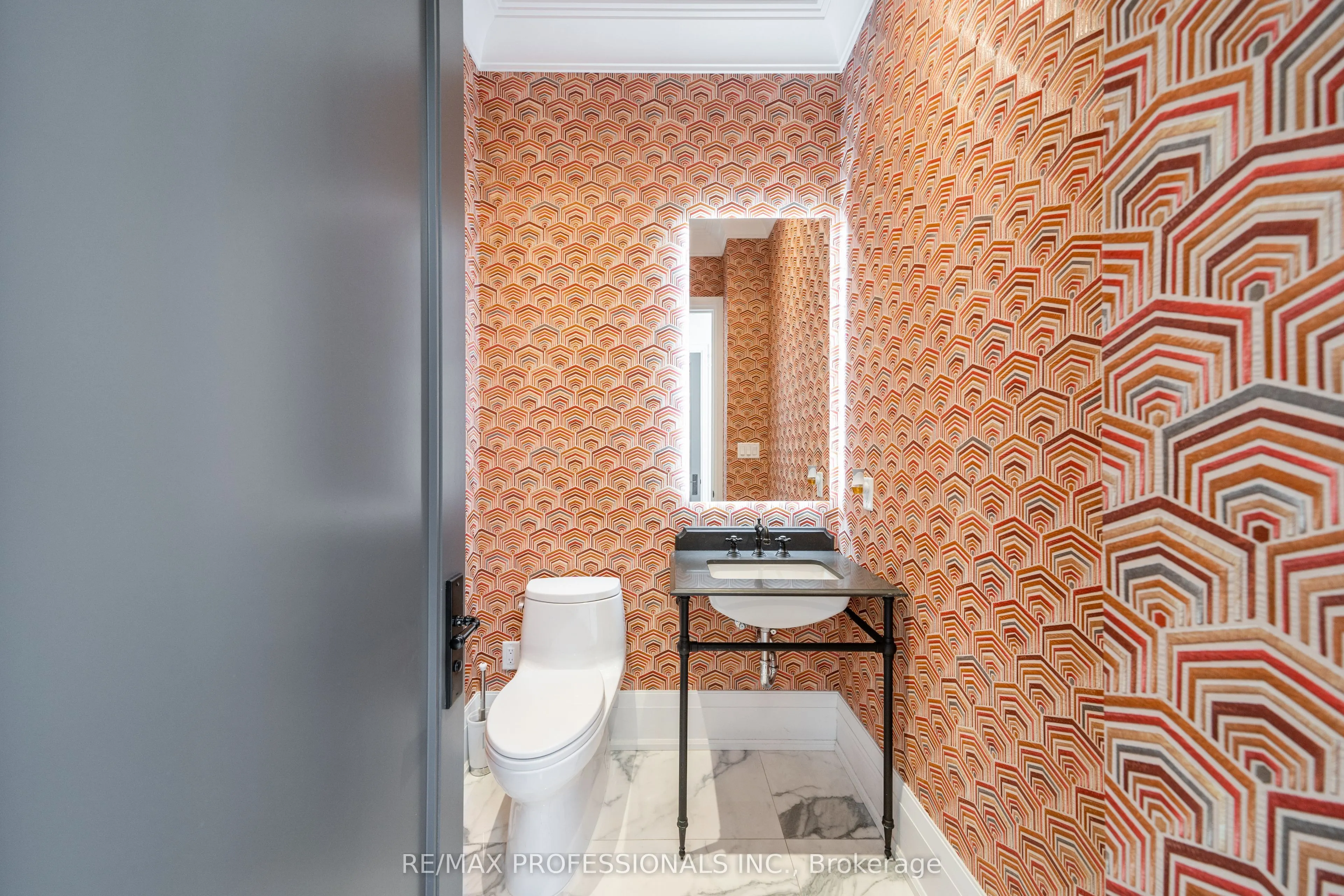 1285 Minaki Road