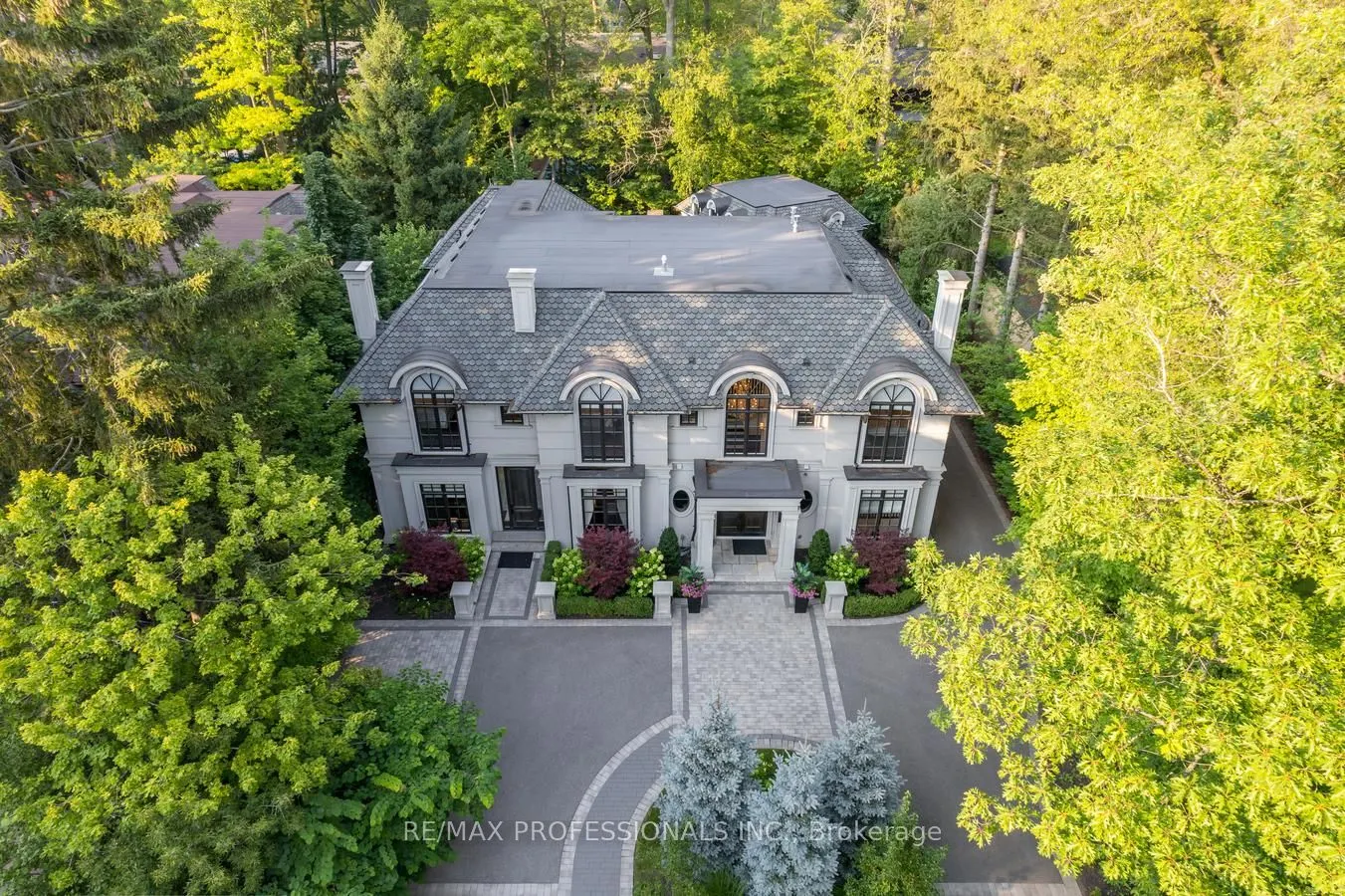 1285 Minaki Road