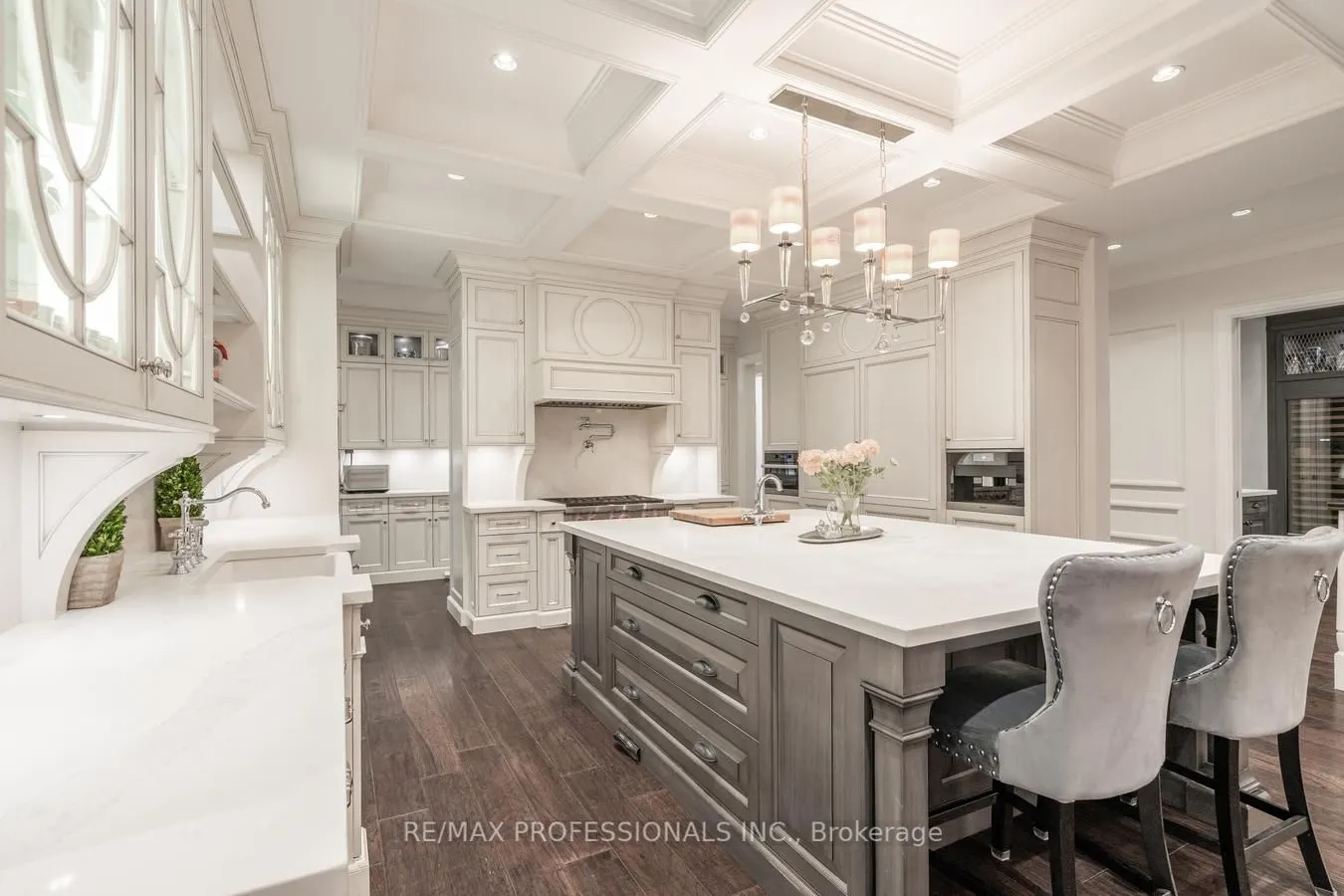 1285 Minaki Road