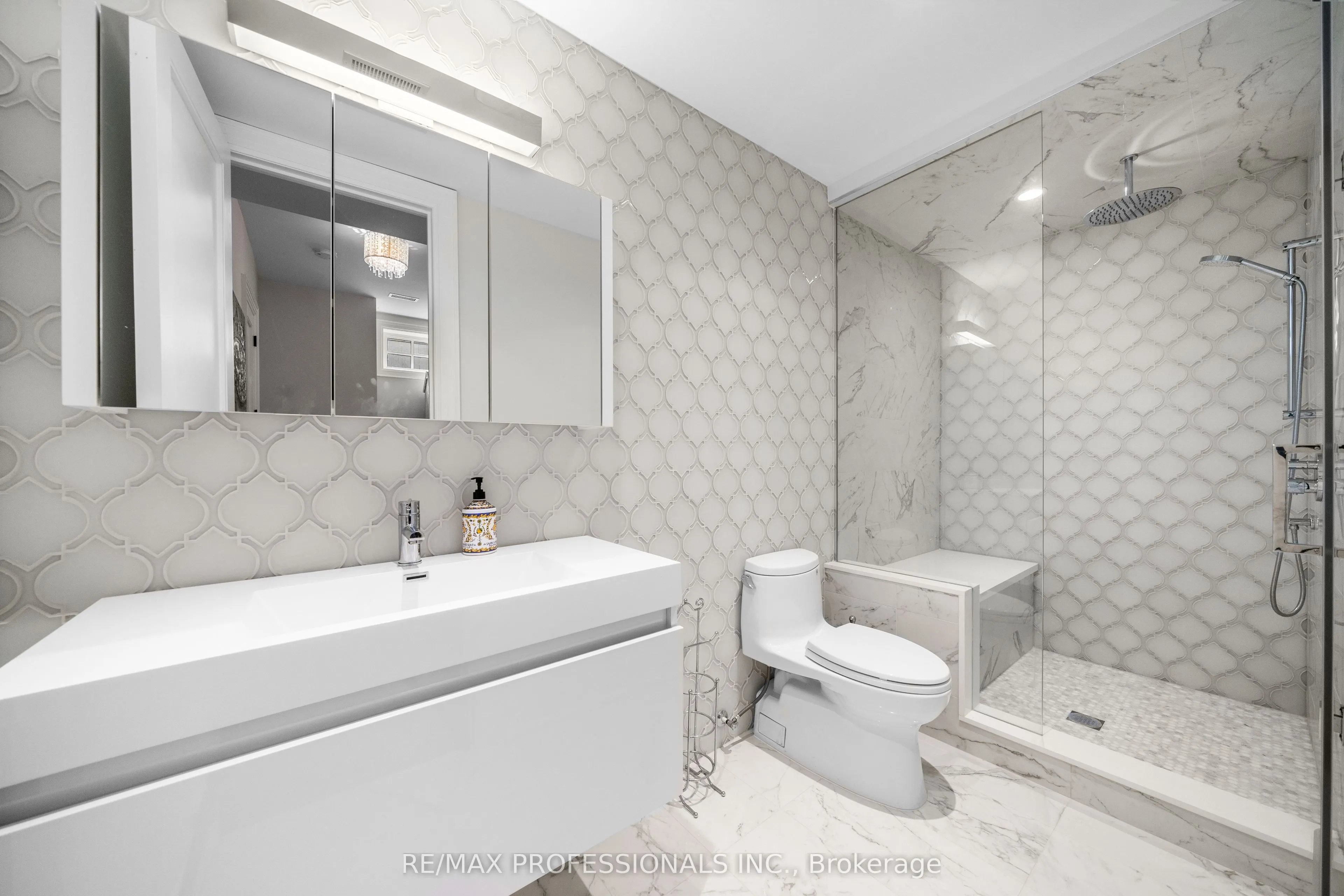 1285 Minaki Road
