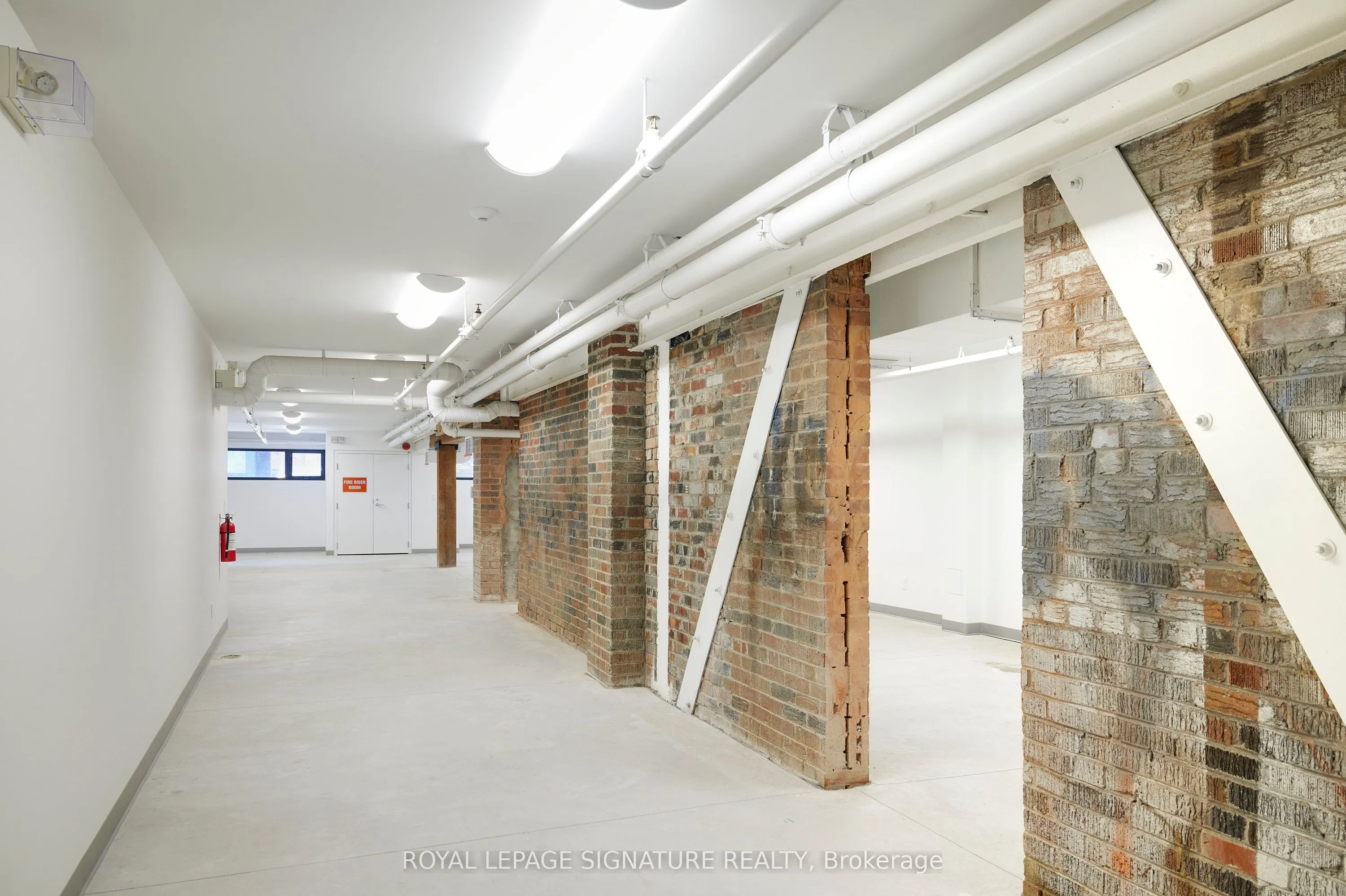 2738 Dundas Street W