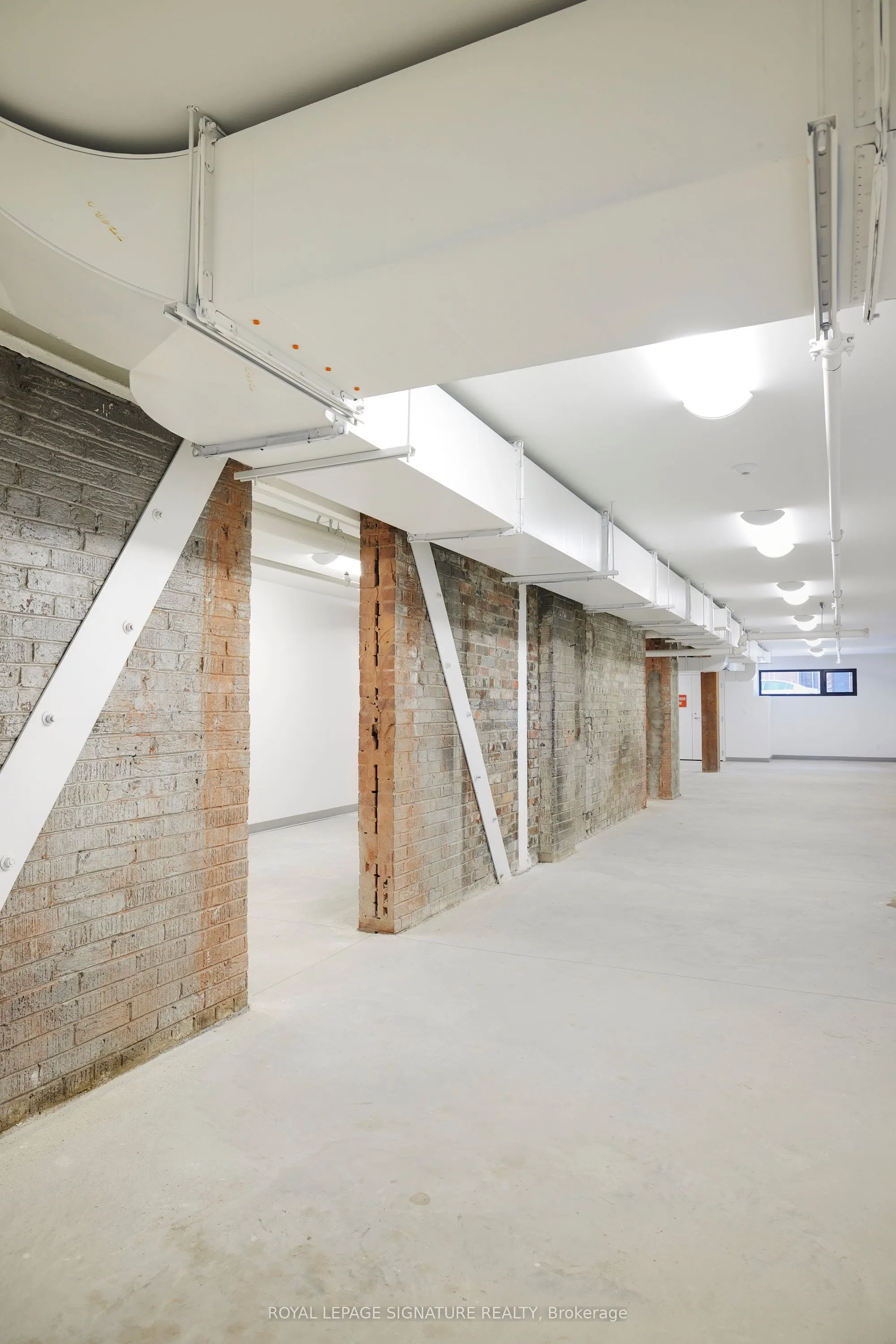 2738 Dundas Street W