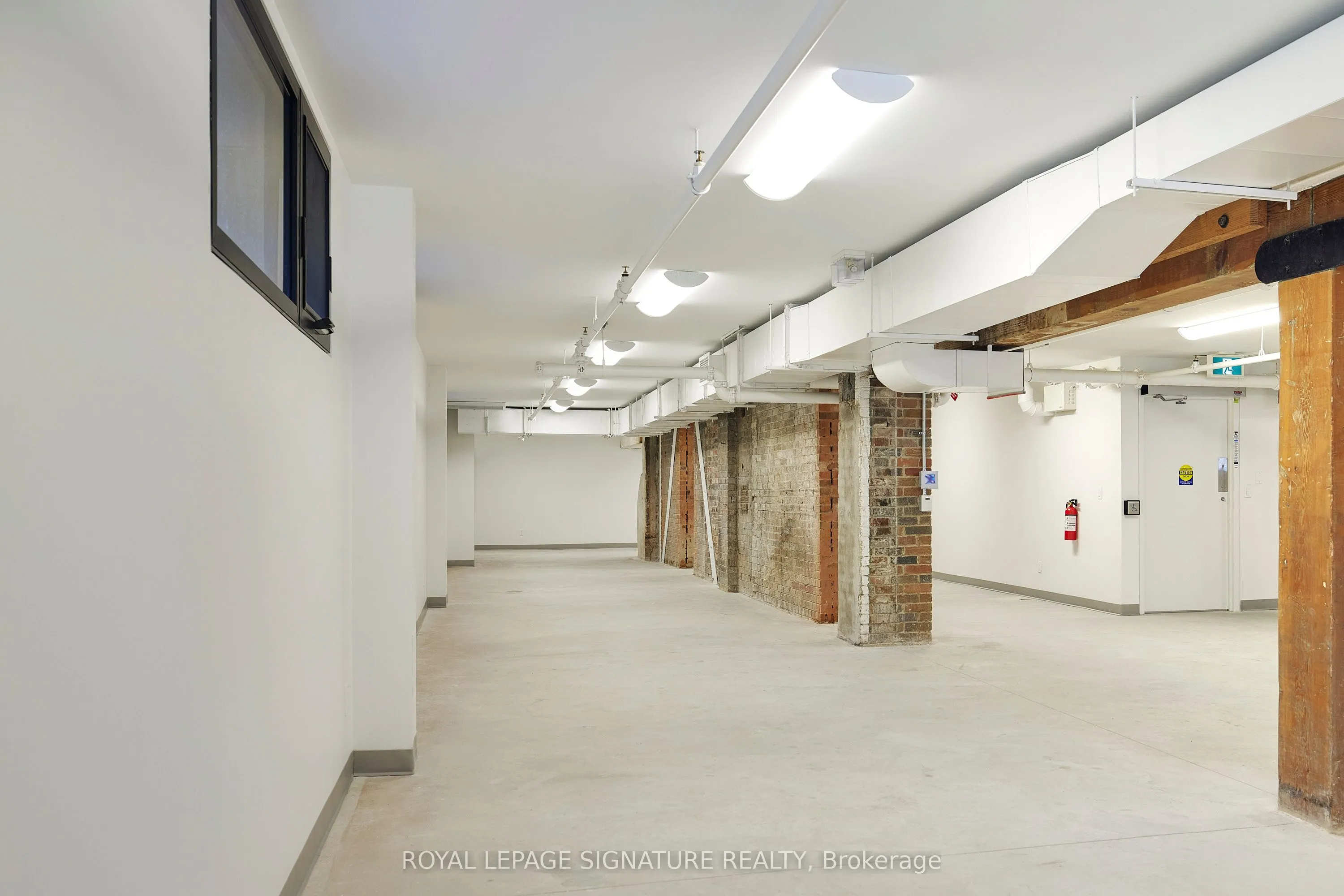 2738 Dundas Street W