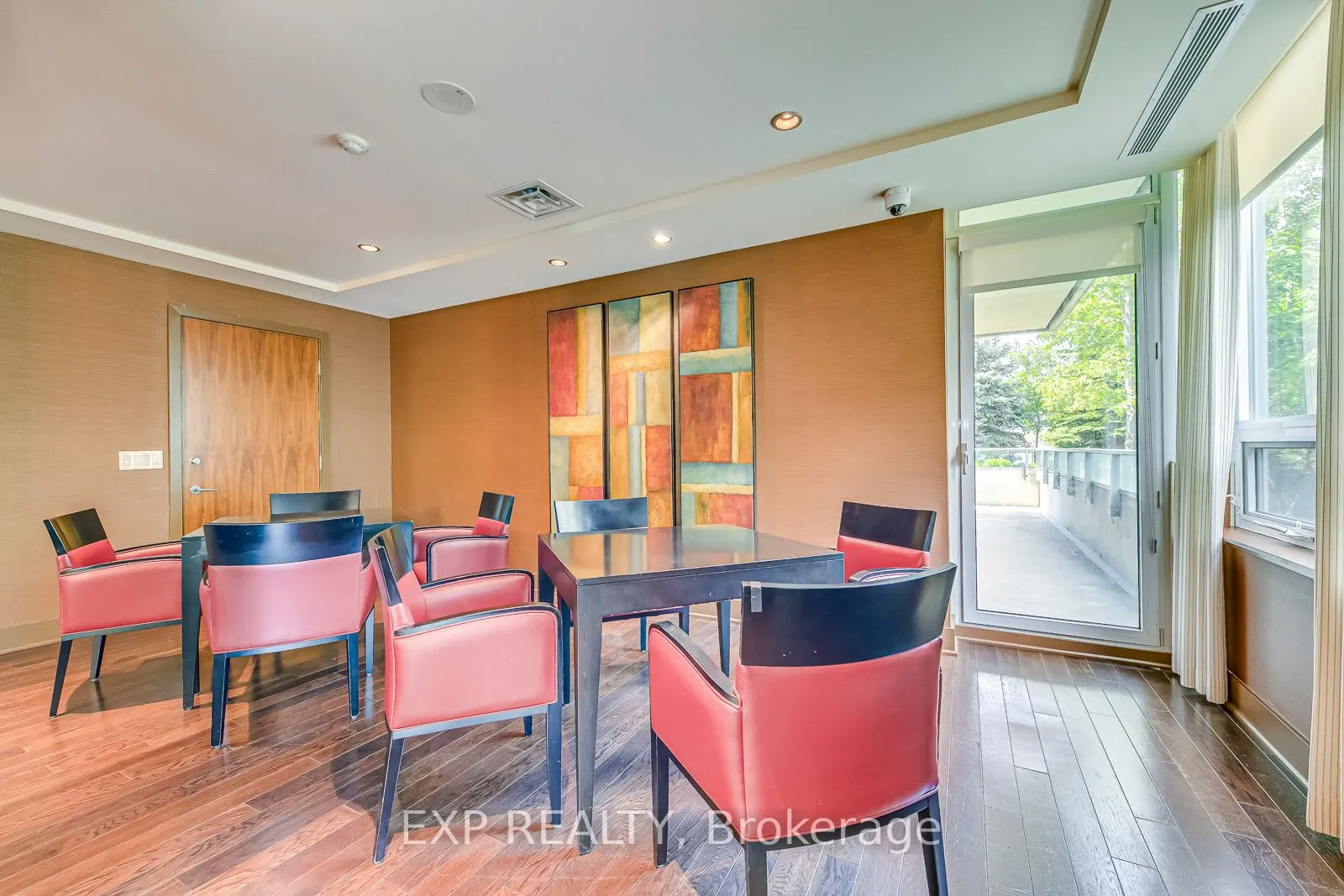 1055 Southdown Road, #905