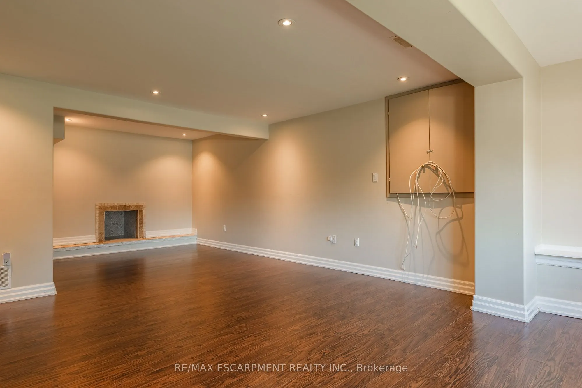 1034 Lakeshore Road W