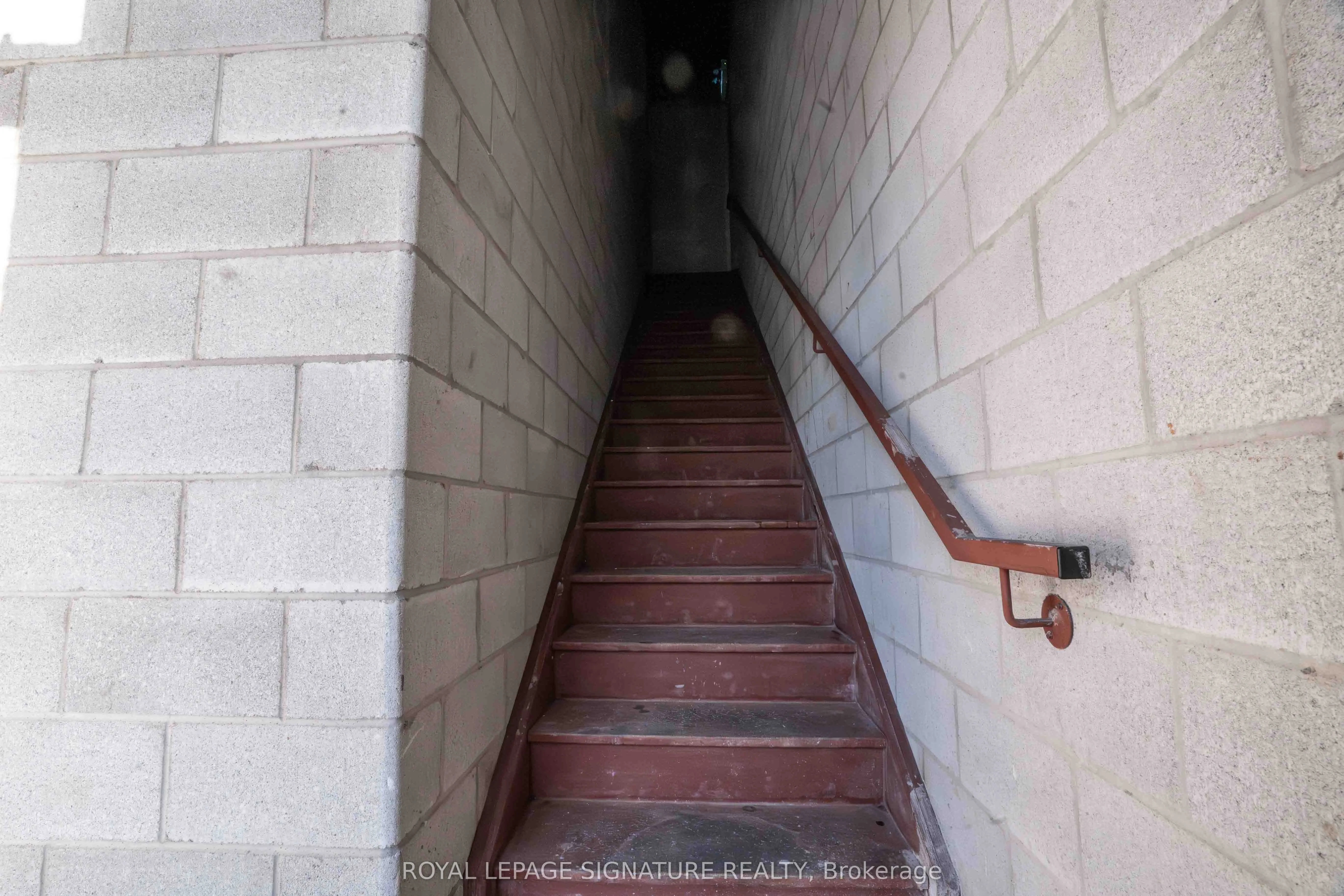 1235 Queensway E, #11A