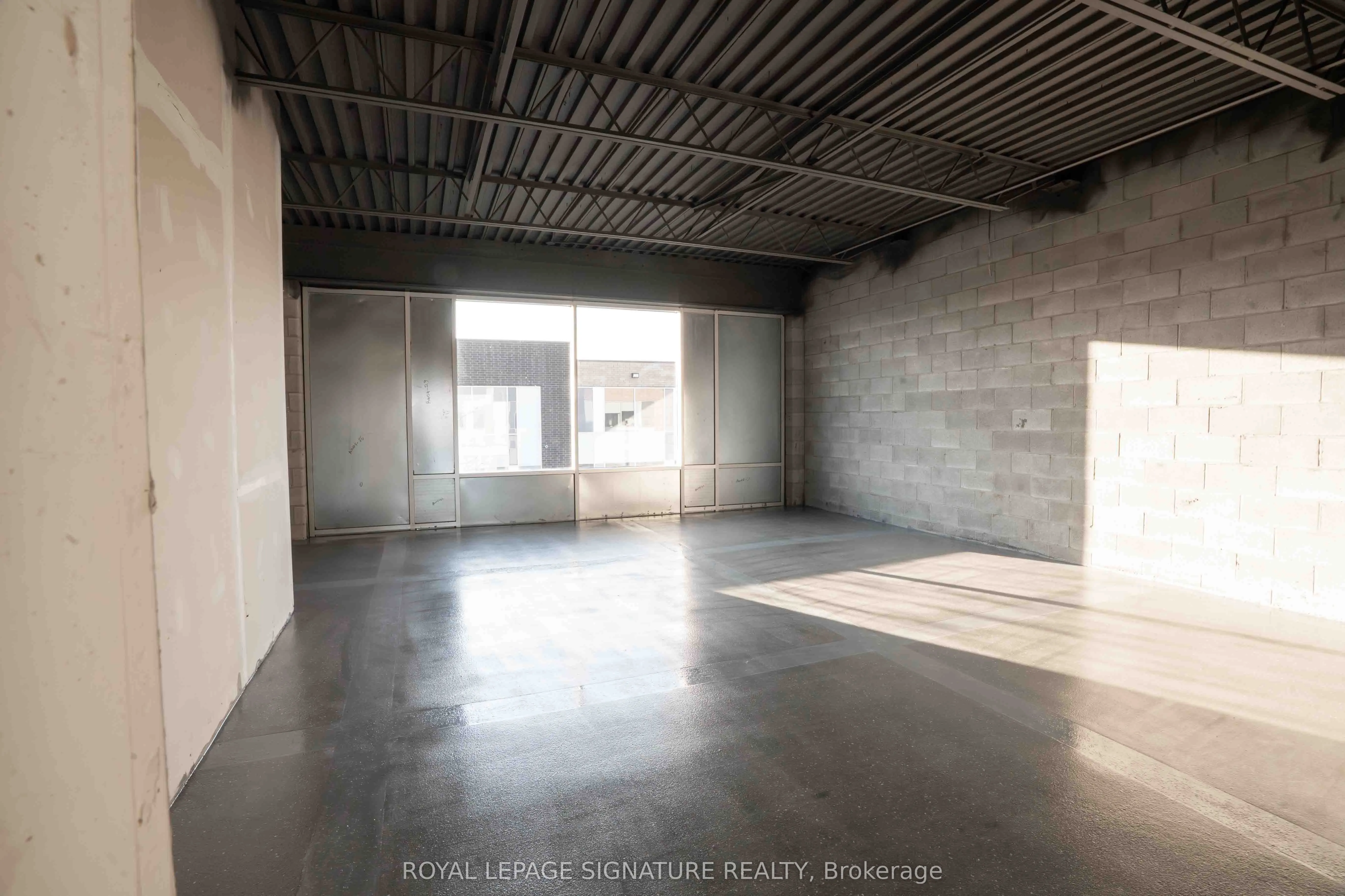 1235 Queensway E, #11A