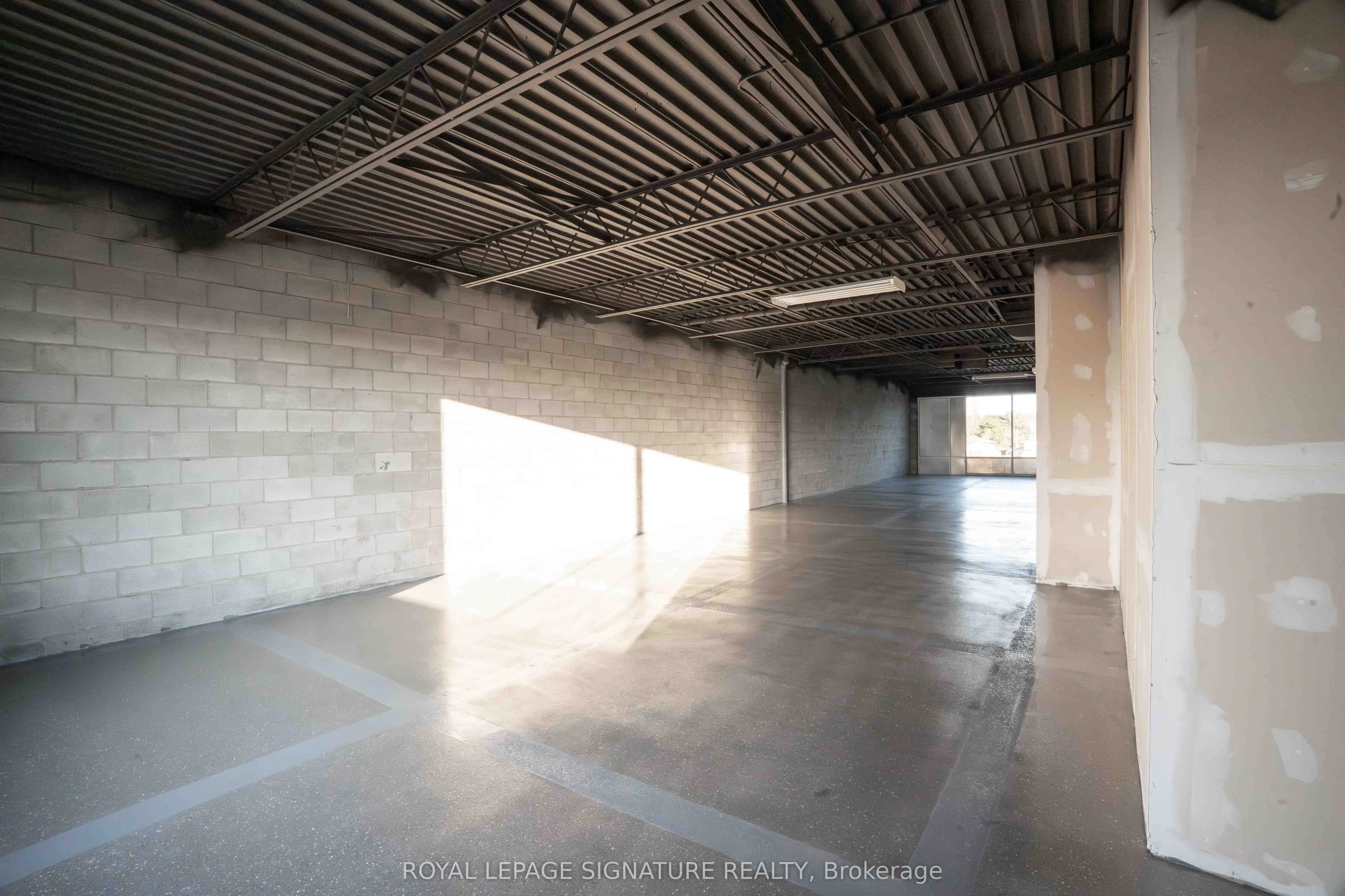 1235 Queensway E, #11A