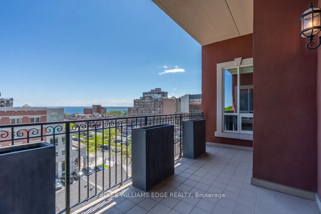 445 Elizabeth Street, #PH1