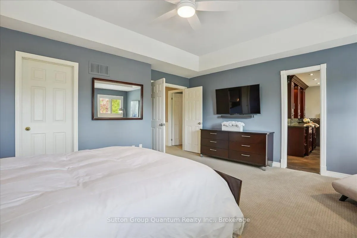 2477 Longridge Crescent