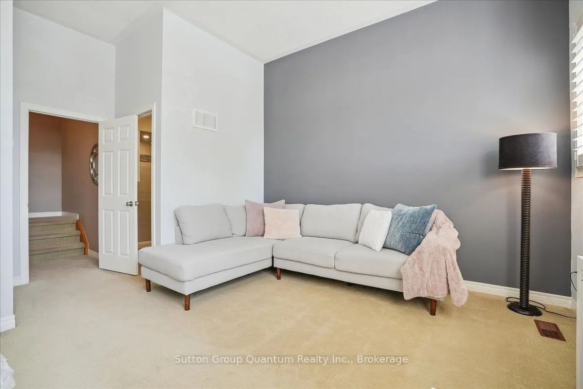 2477 Longridge Crescent