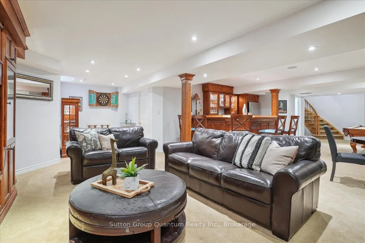 2477 Longridge Crescent