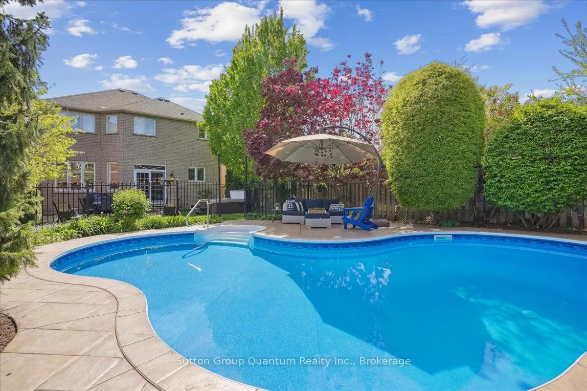 2477 Longridge Crescent